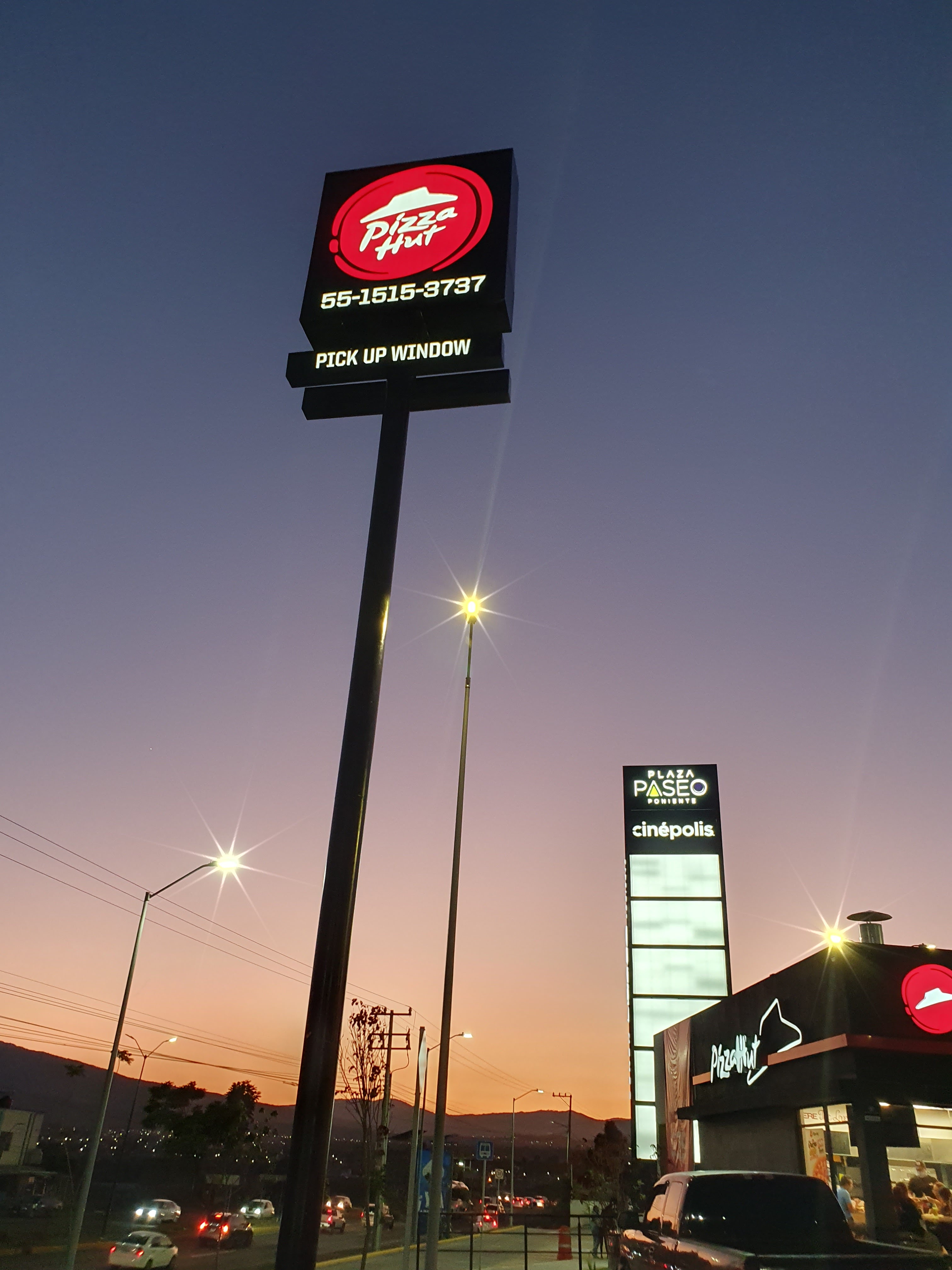 Pizza Hut Plaza Paseo Poniente image 9