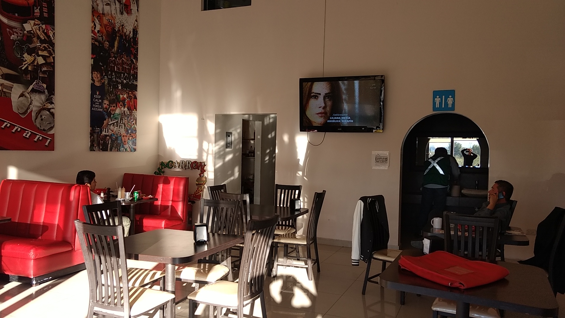 Macarroni Ristorante Pizzeria image 1