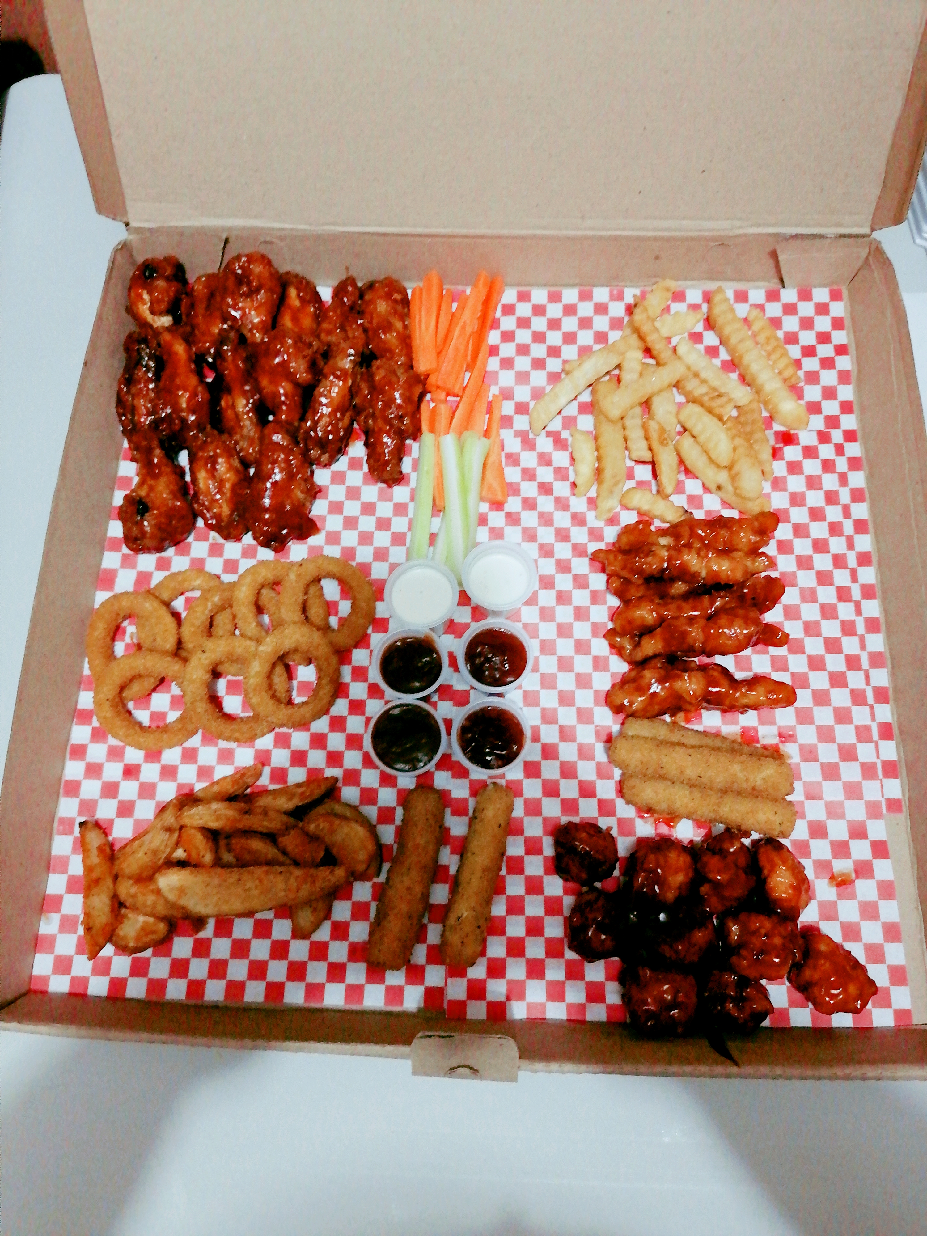 Wings & Beer - Las Alitas image 3