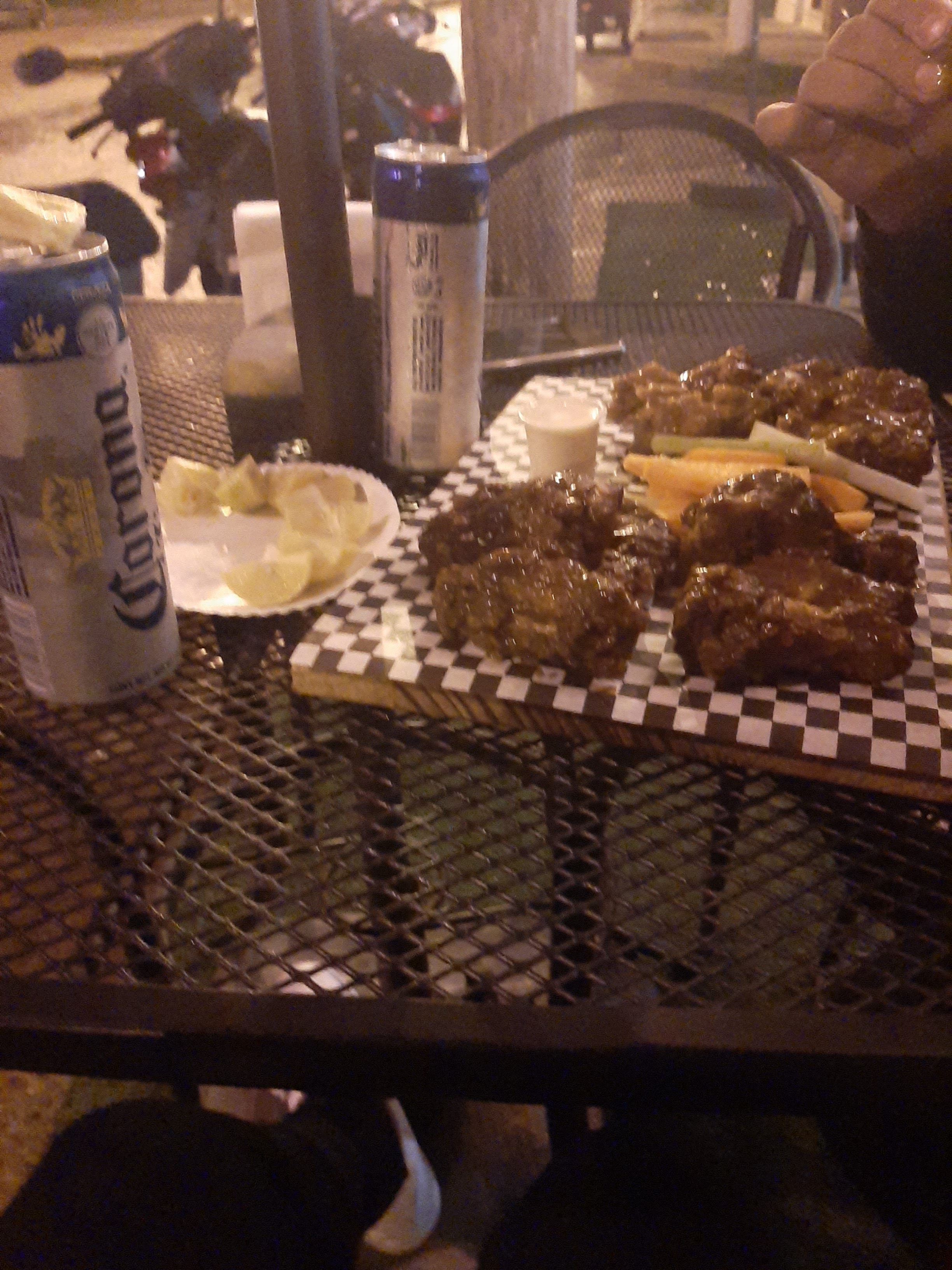 Wings & Beer - Las Alitas image 4