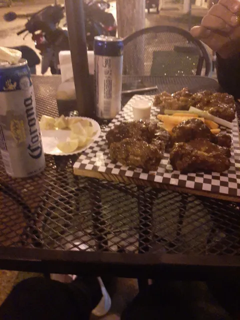 Wings & Beer - Las Alitas image 4