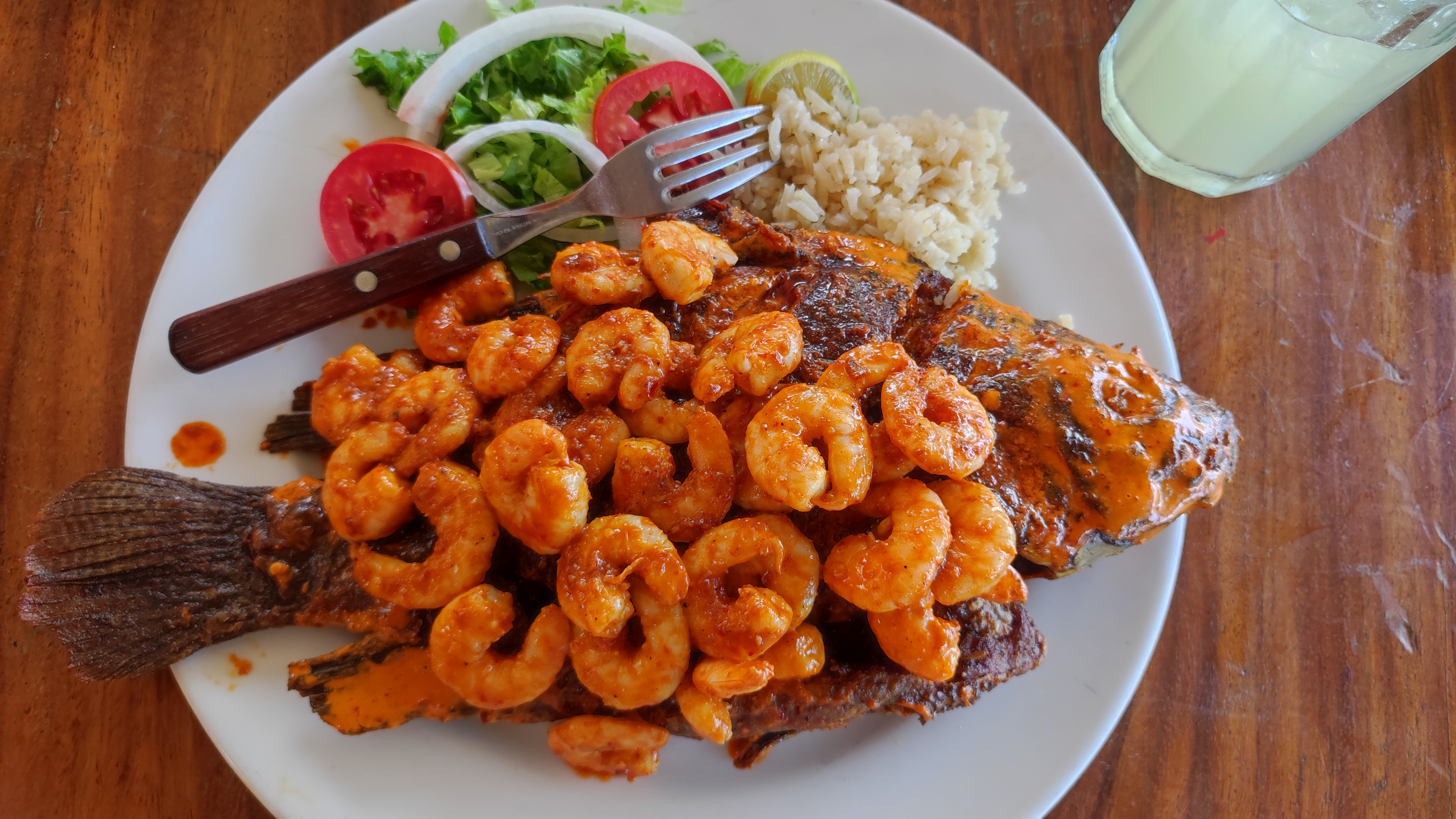 RESTAURANT Y MARISQUERIA "La Parota" image 1