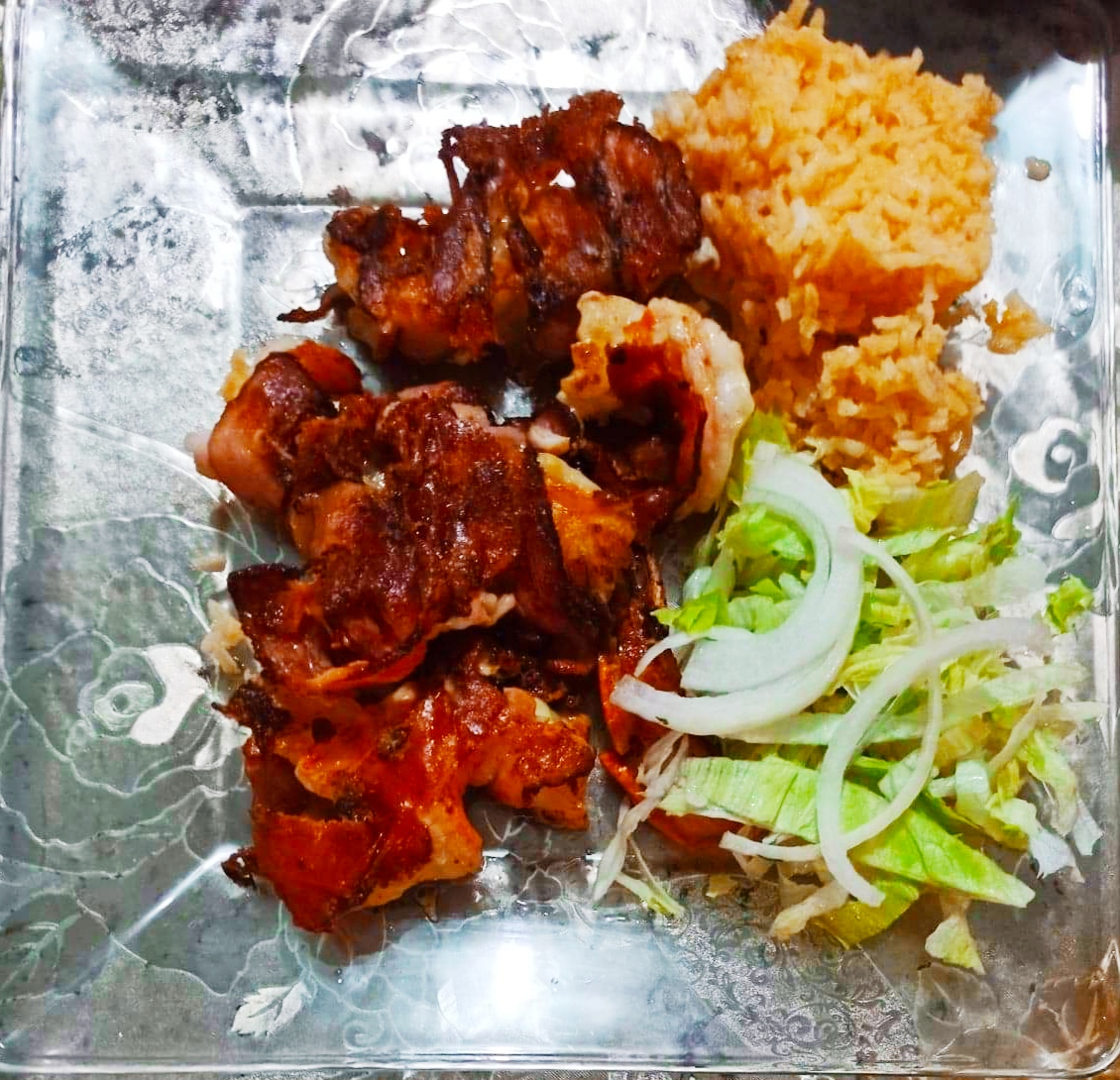 RESTAURANT Y MARISQUERIA "La Parota" image 2