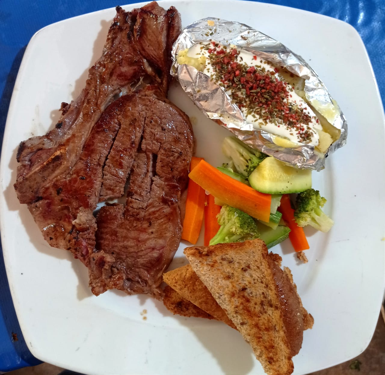 RESTAURANT Y MARISQUERIA "La Parota" image 4