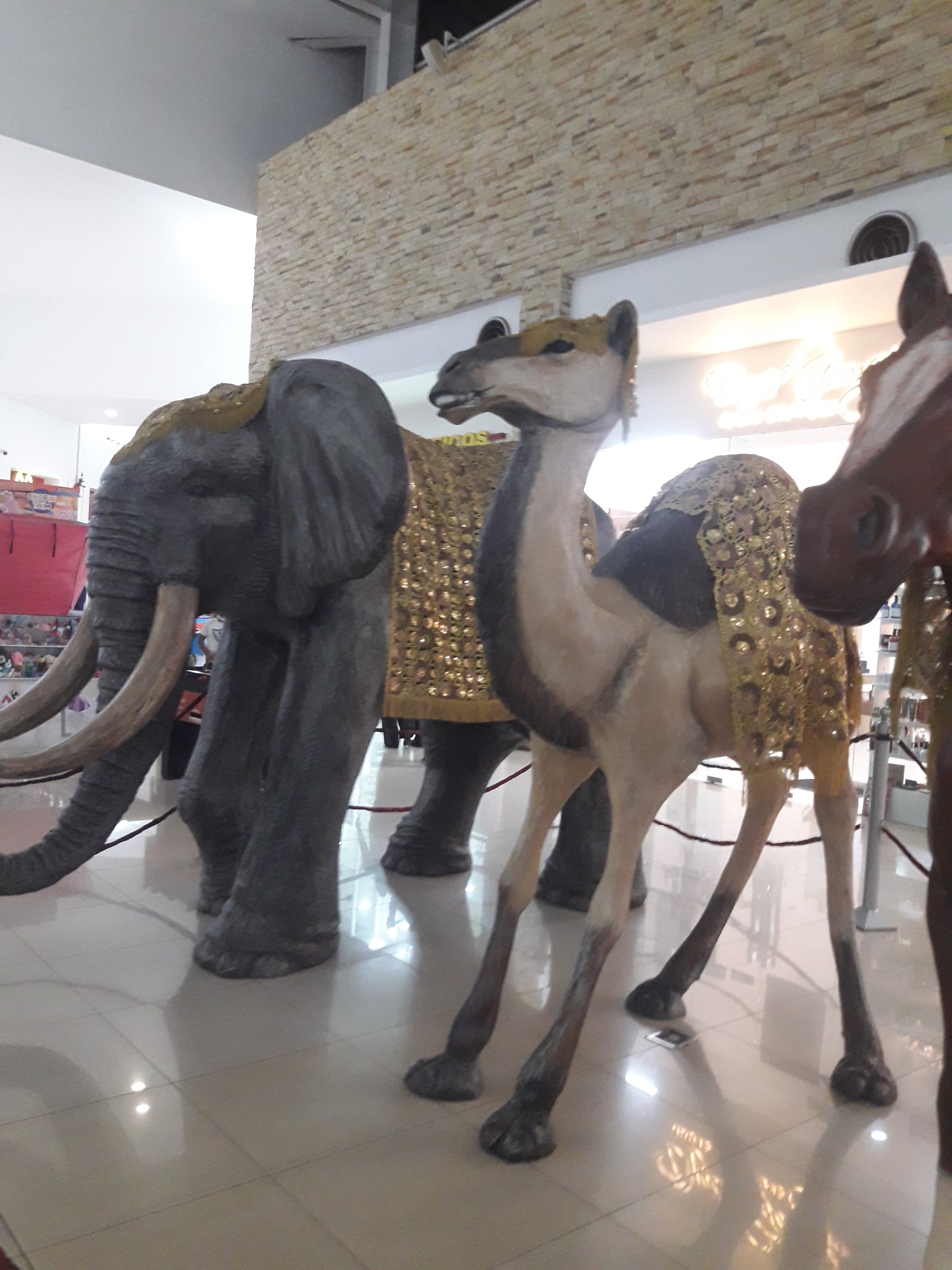 Restaurant Waikiki image 10