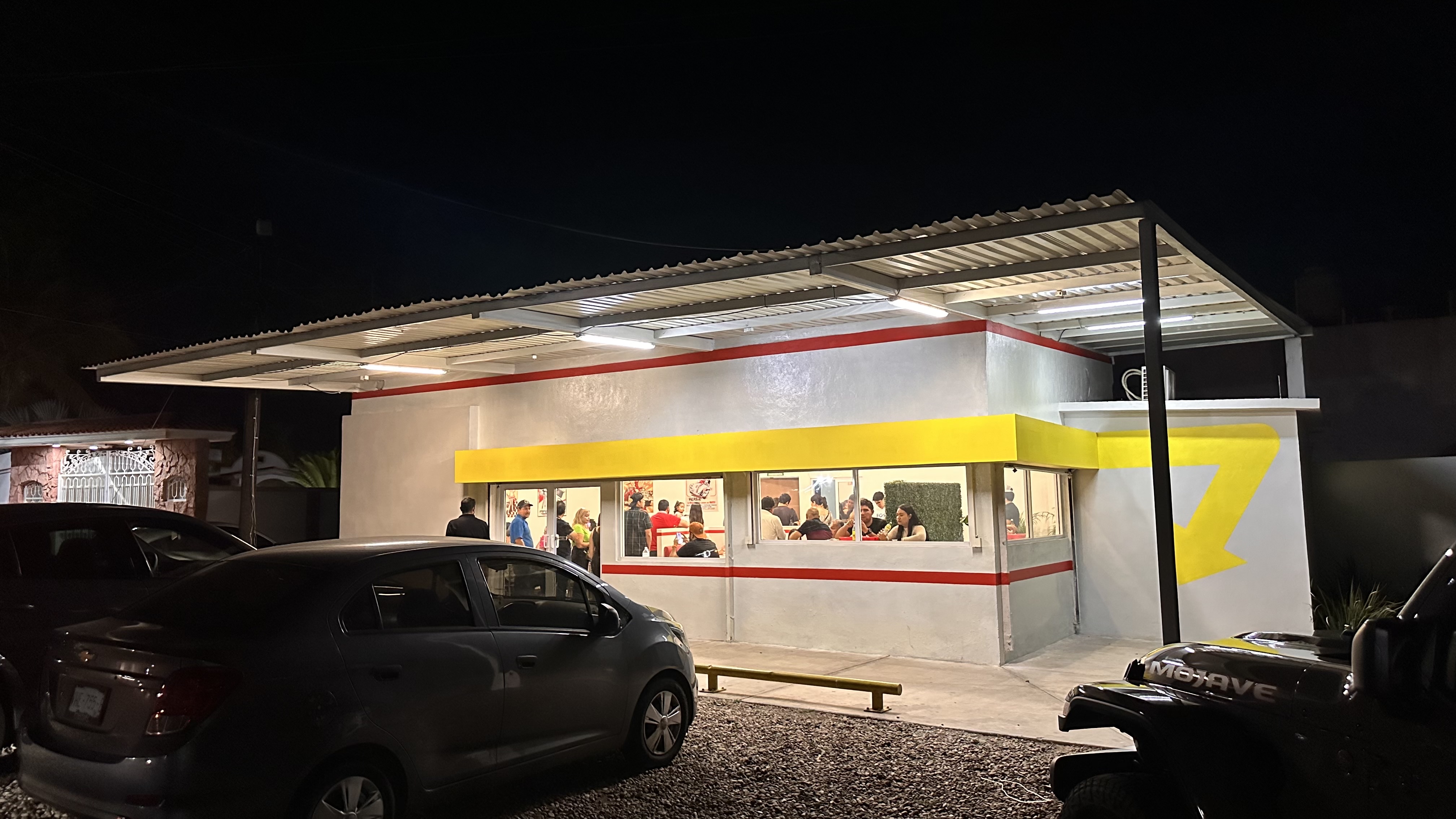 Sofi's burger image 1