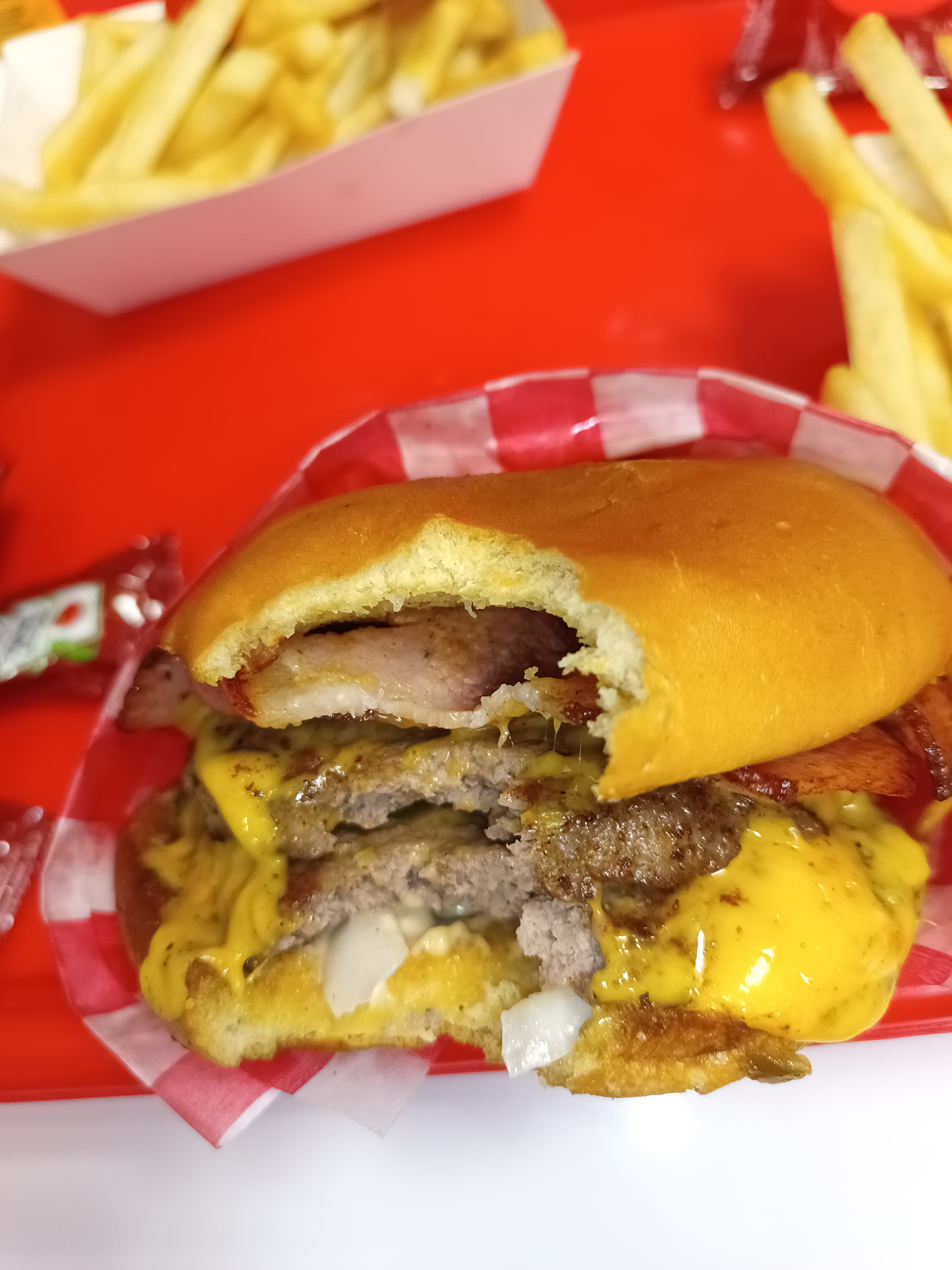 Sofi's burger image 2