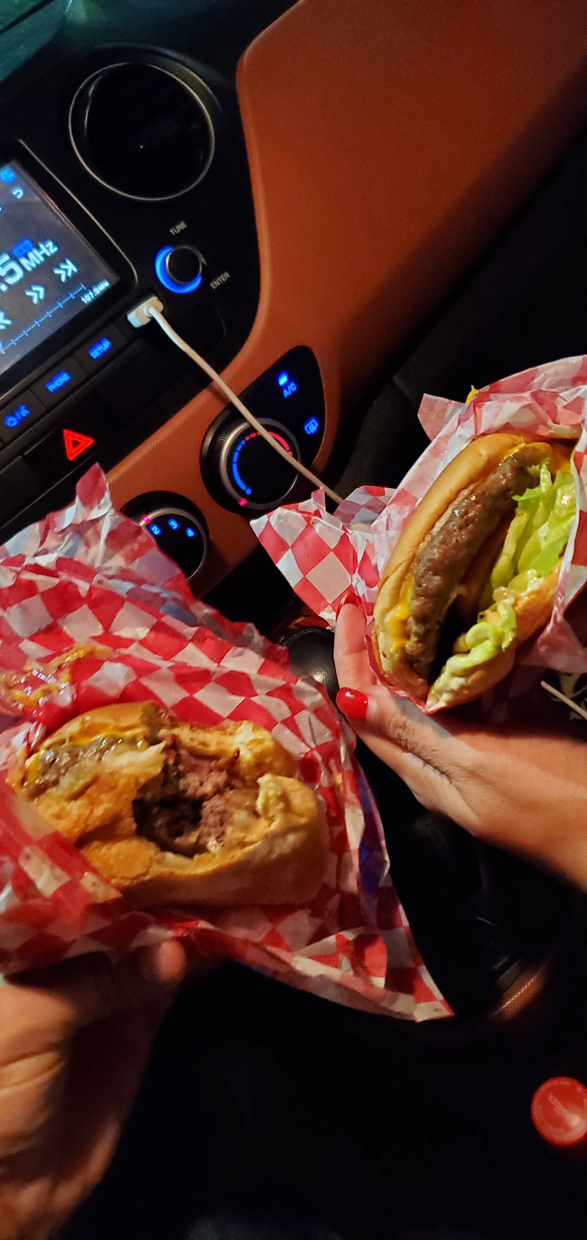 Sofi's burger image 10