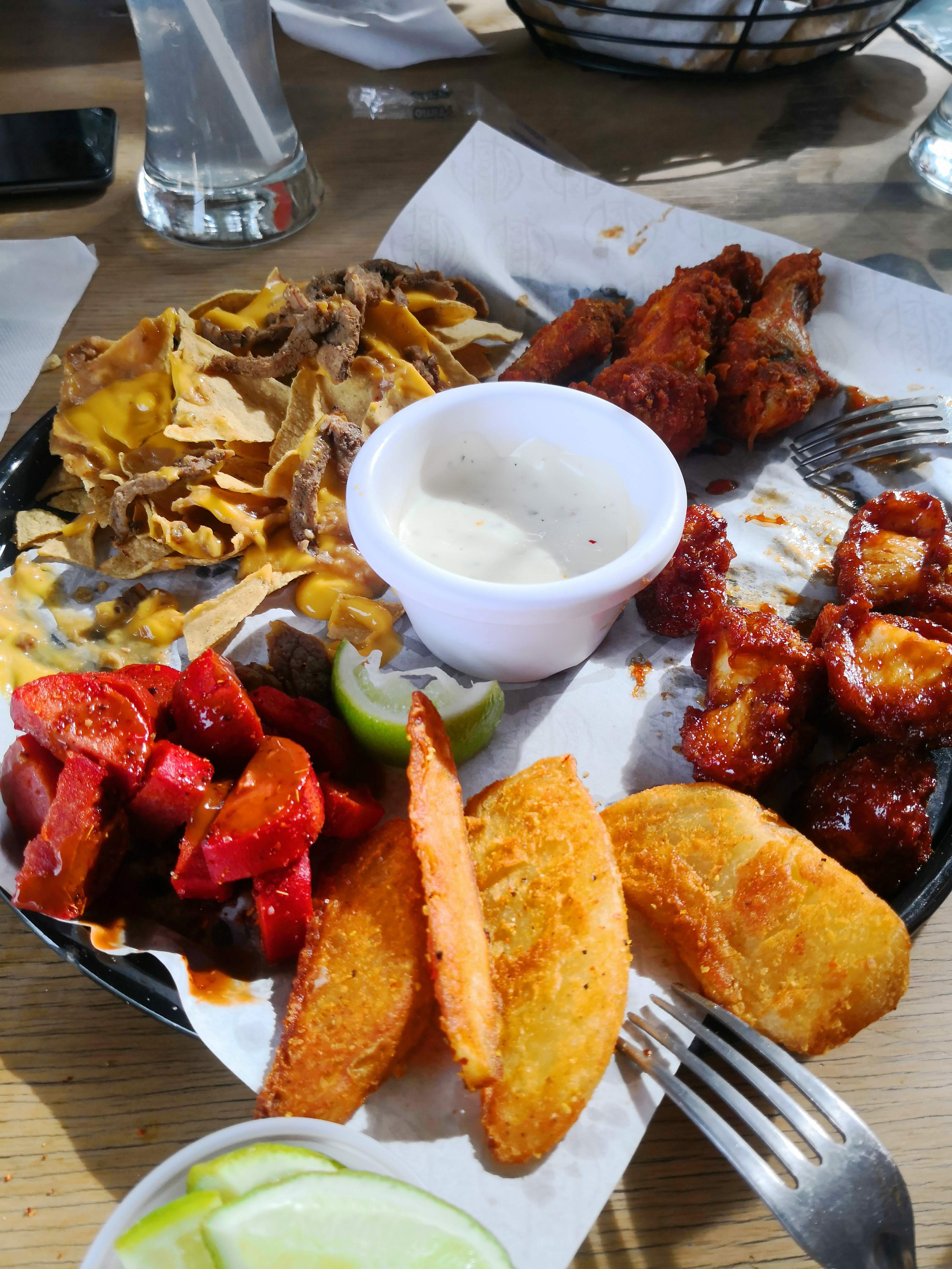La Bodega Wings & Beer image 7
