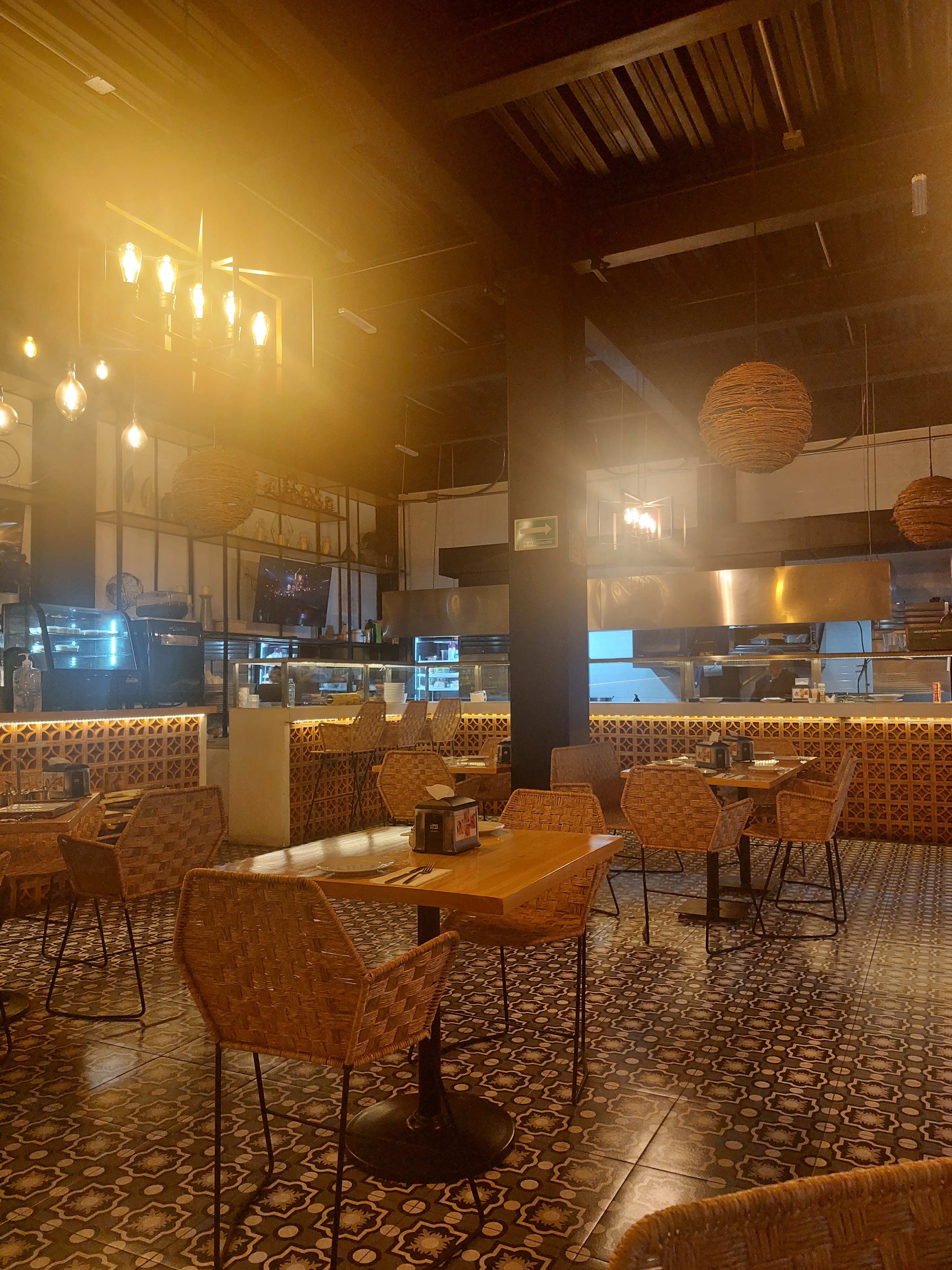 RESTAURANTE & BAR DEL 57 image 1