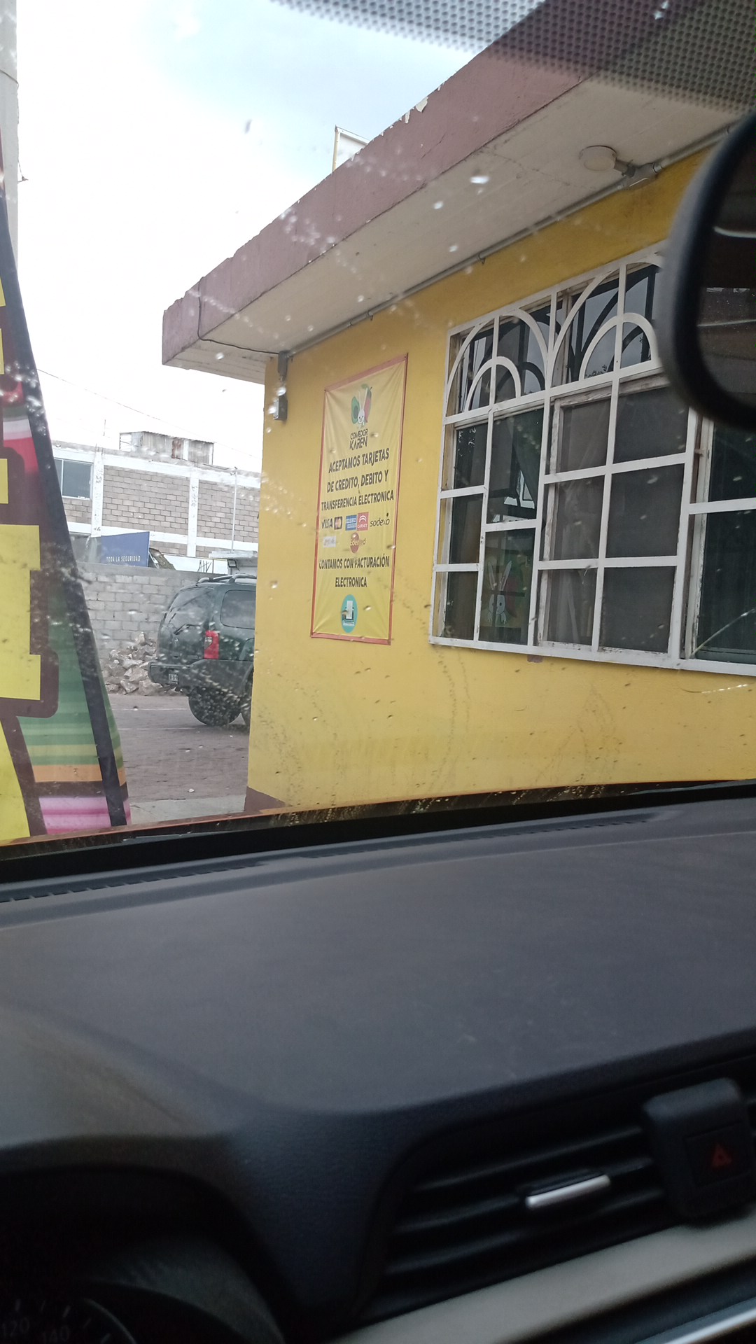 Comedor Karen image 4