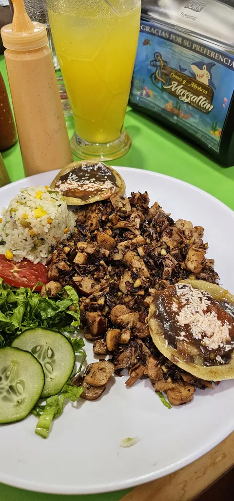 Carnes y Mariscos Mazatlán image 5