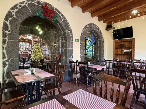 Los Faroles Restaurante Cafe image 3