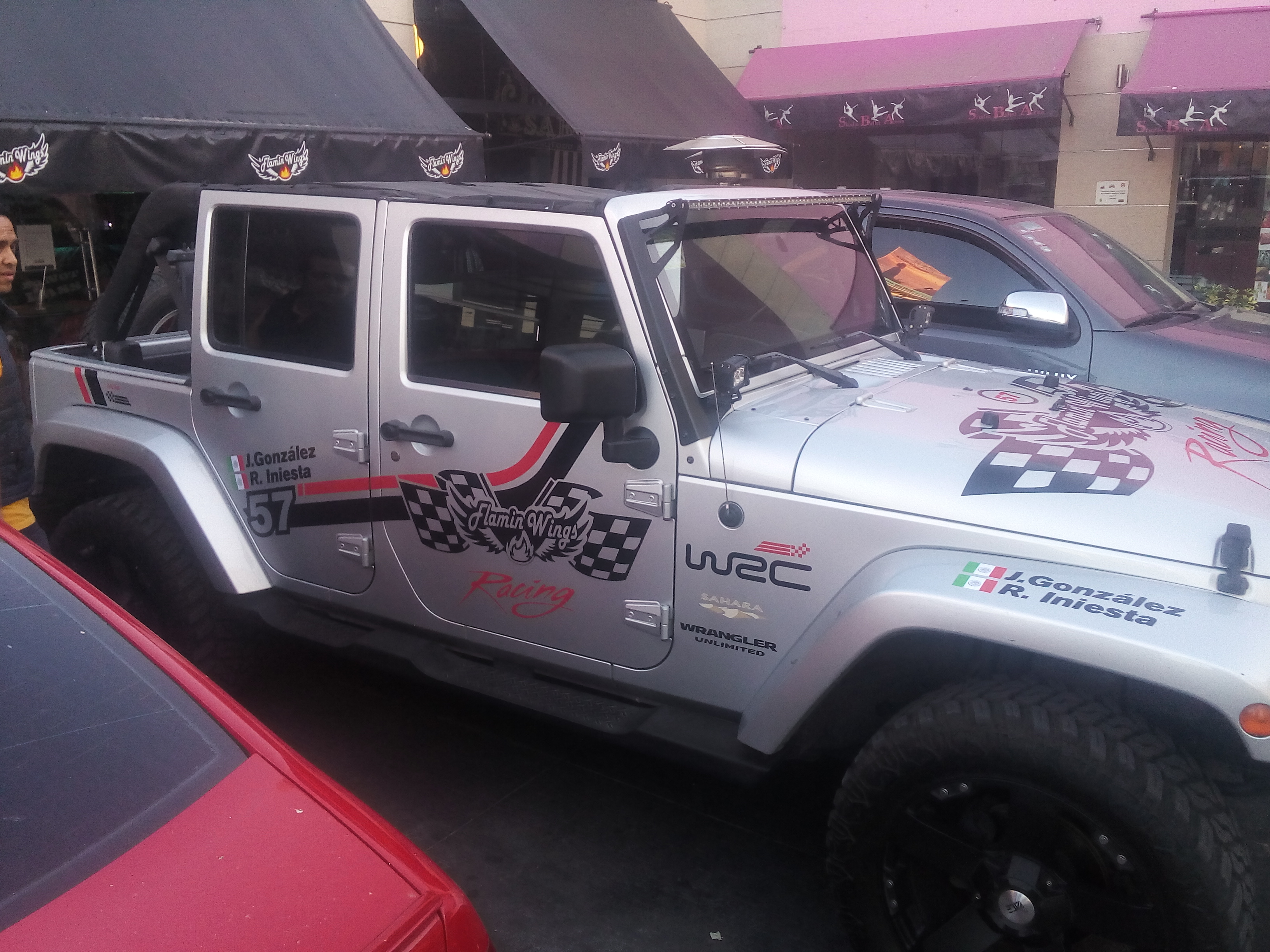 Flamin Wings Faja de Oro image 5