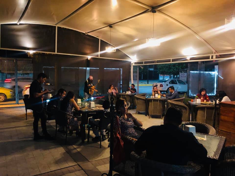 Curacao Pizza - Bar image 7