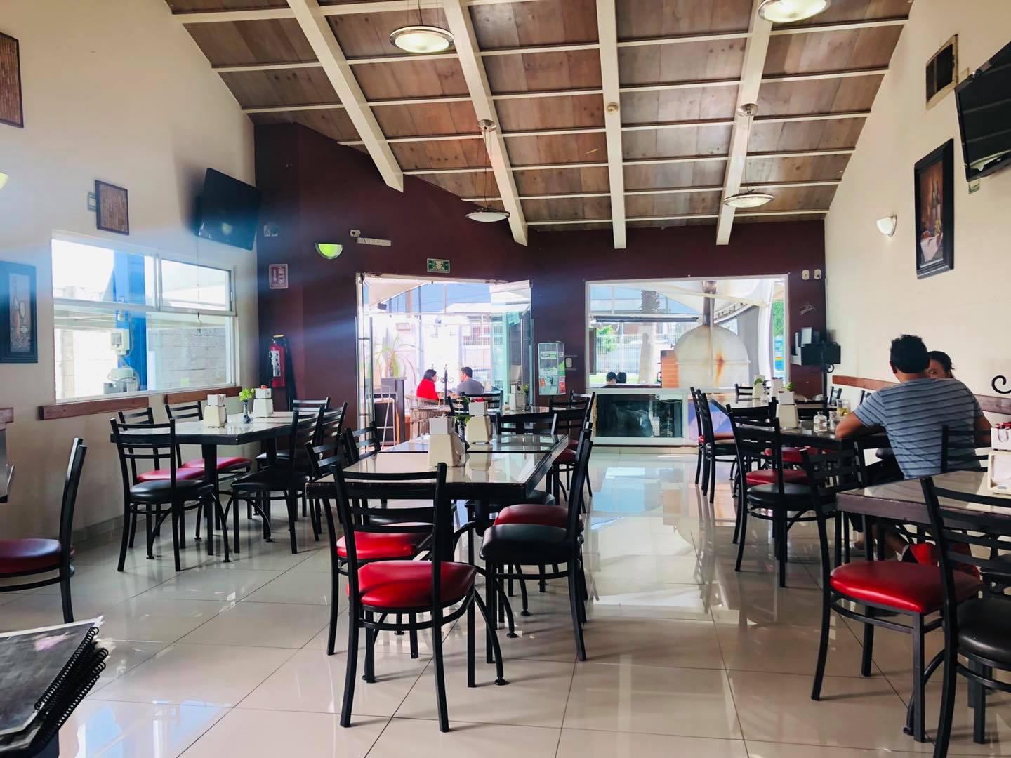 Curacao Pizza - Bar image 9