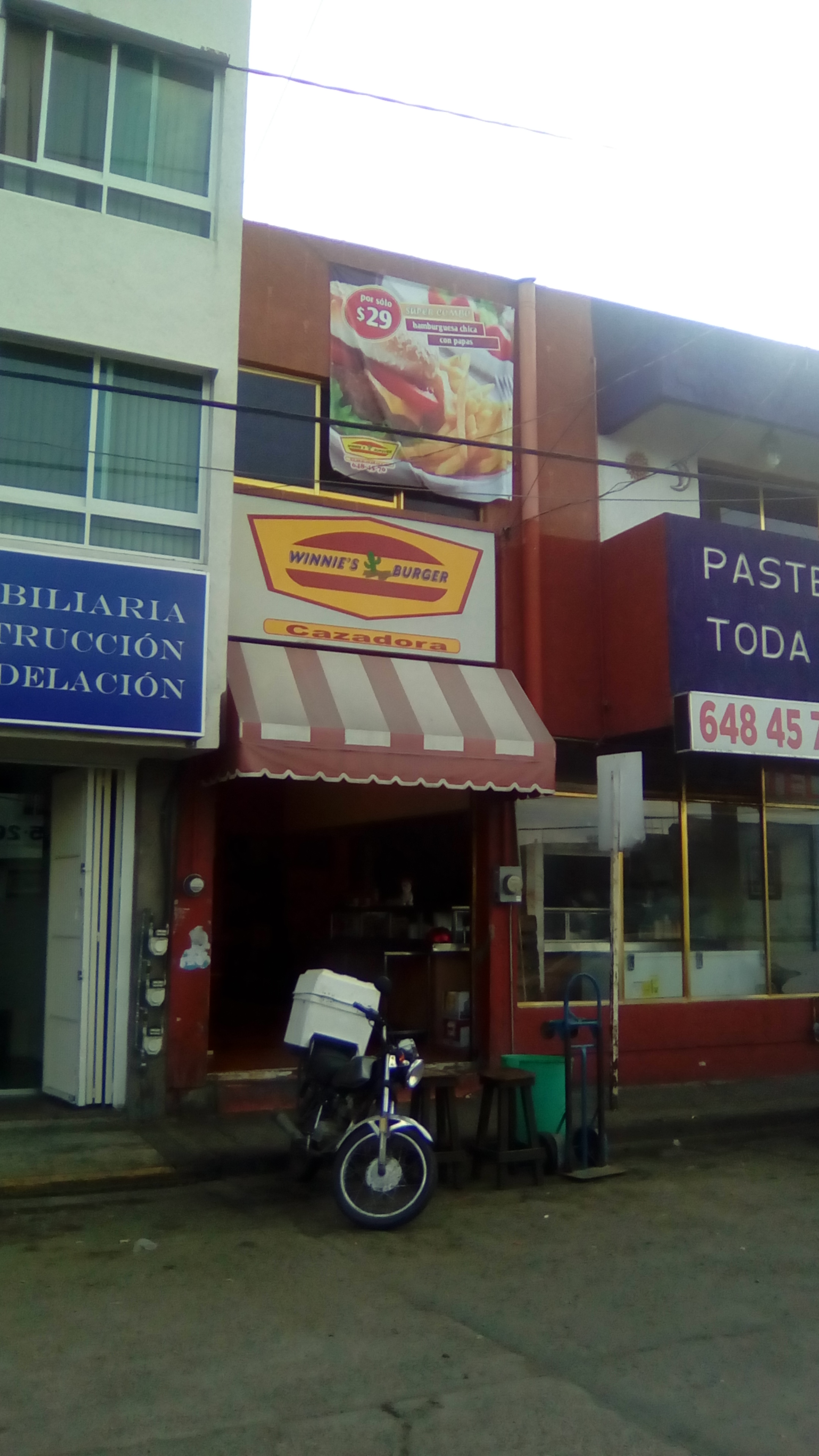 Winnies Burger image 9