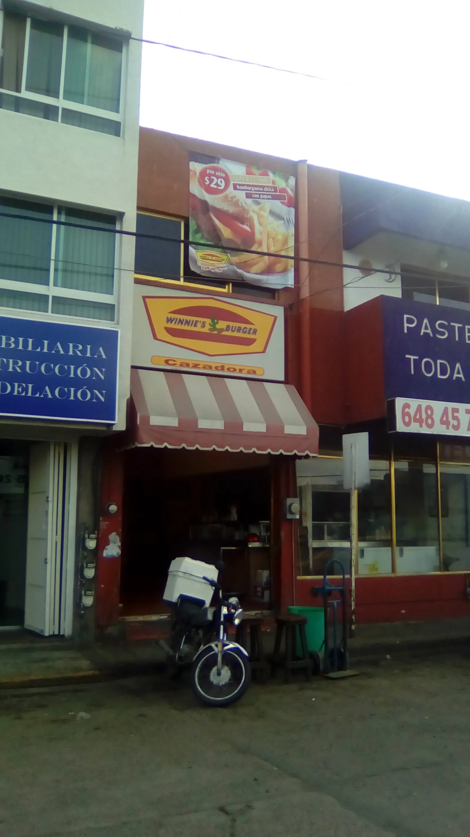 Winnies Burger image 9