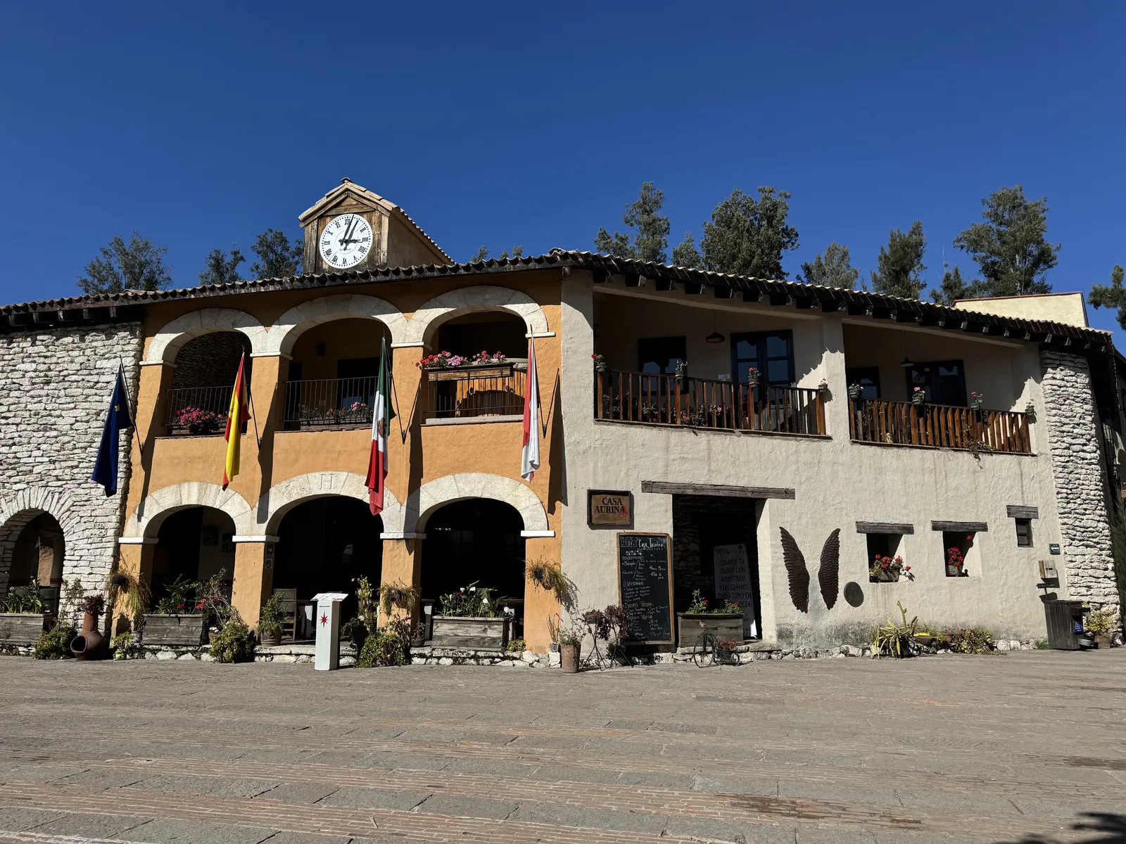Meson Del Taurino image 3