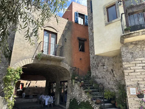 Meson Del Taurino image 4