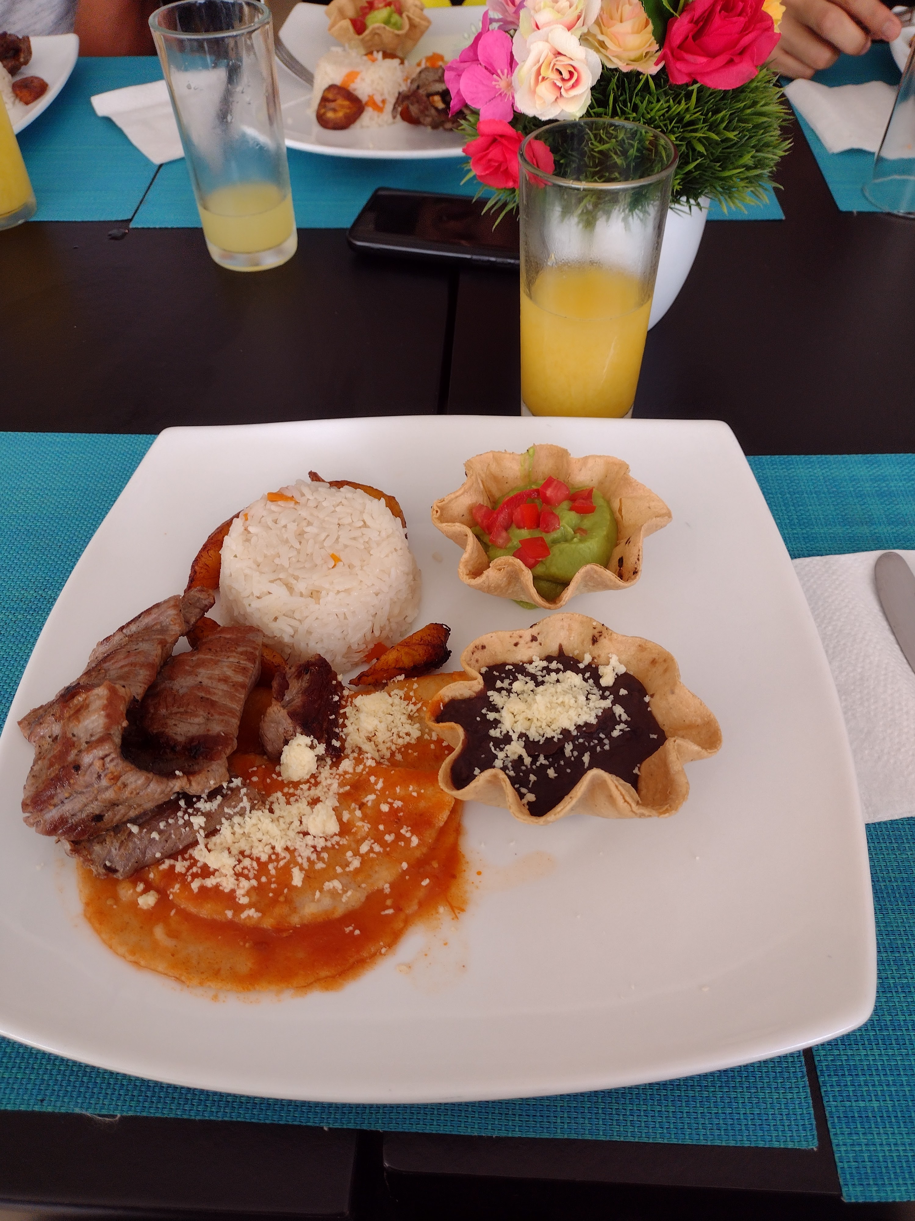 Los Naranjos Restaurant image 2