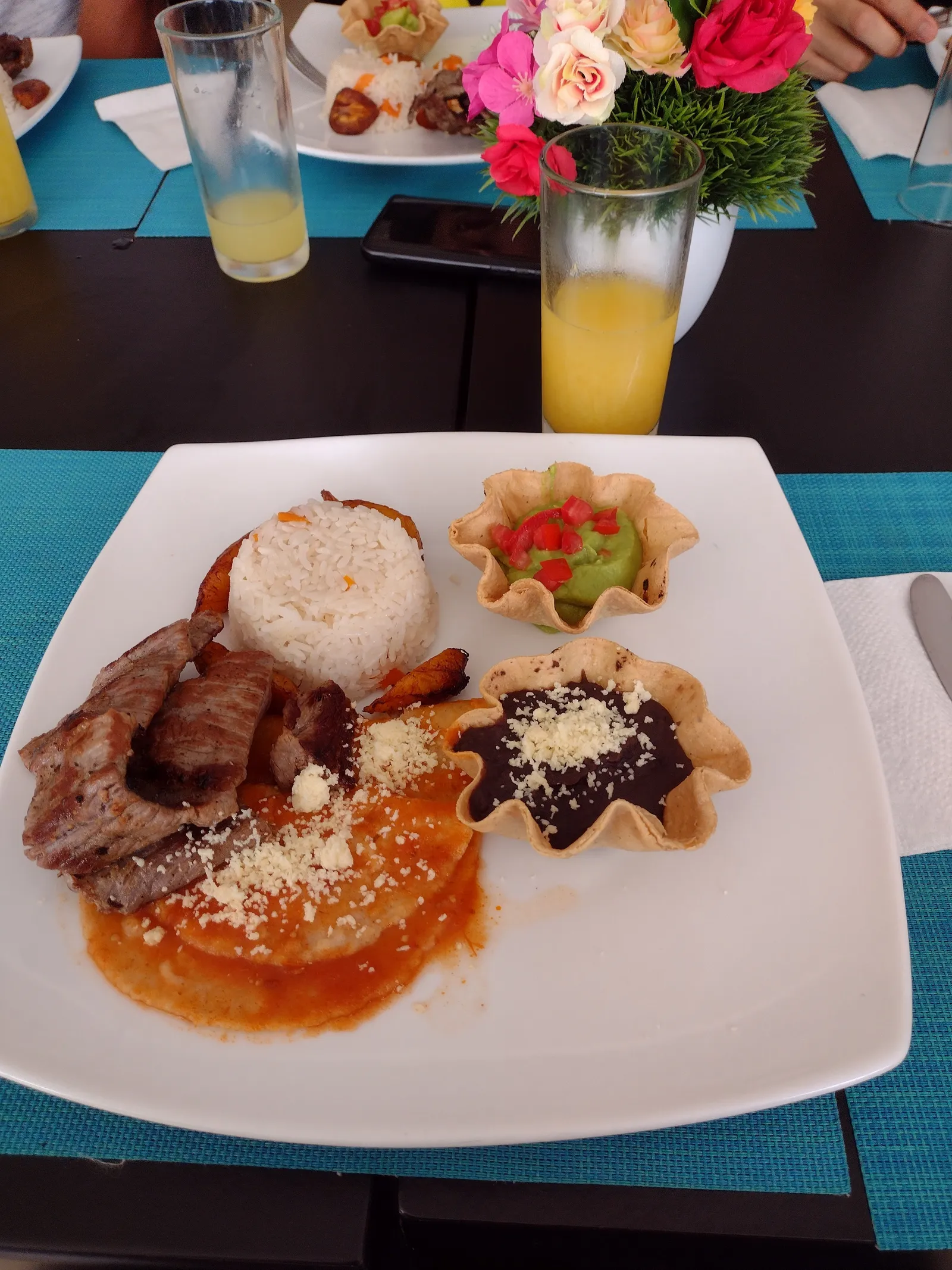 Los Naranjos Restaurant image 2