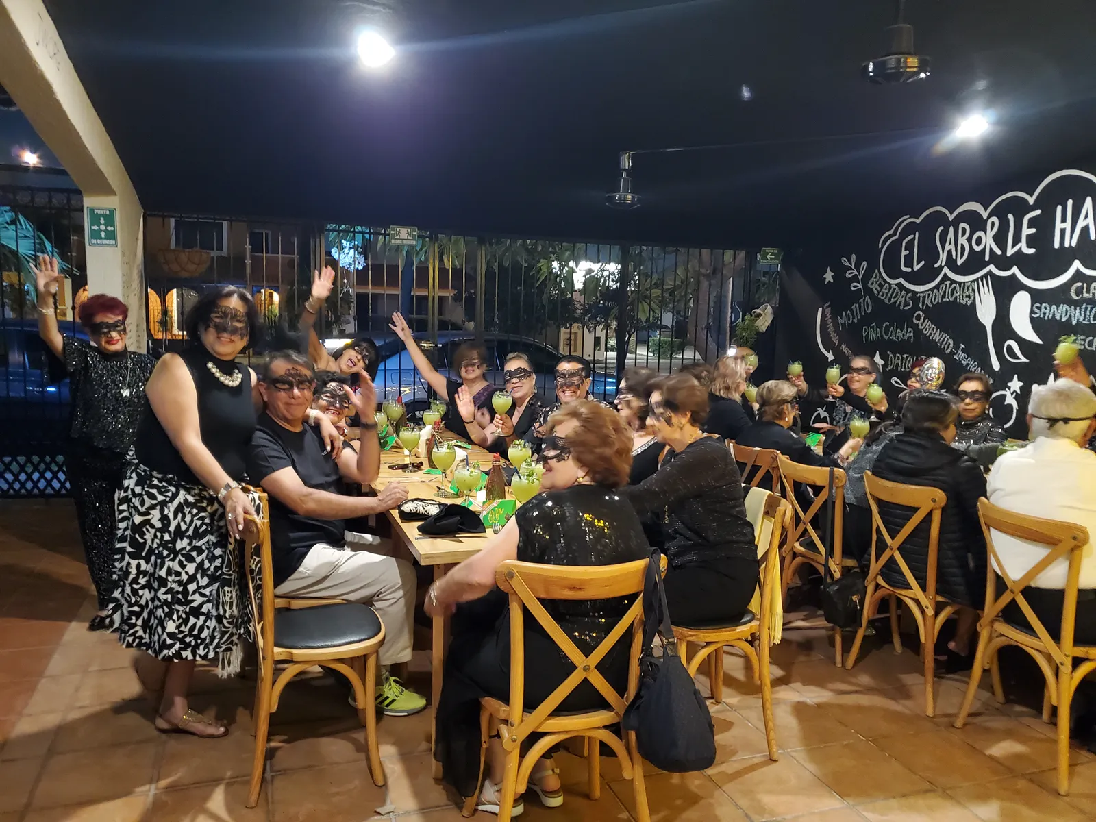 Mas Que Rico image 9