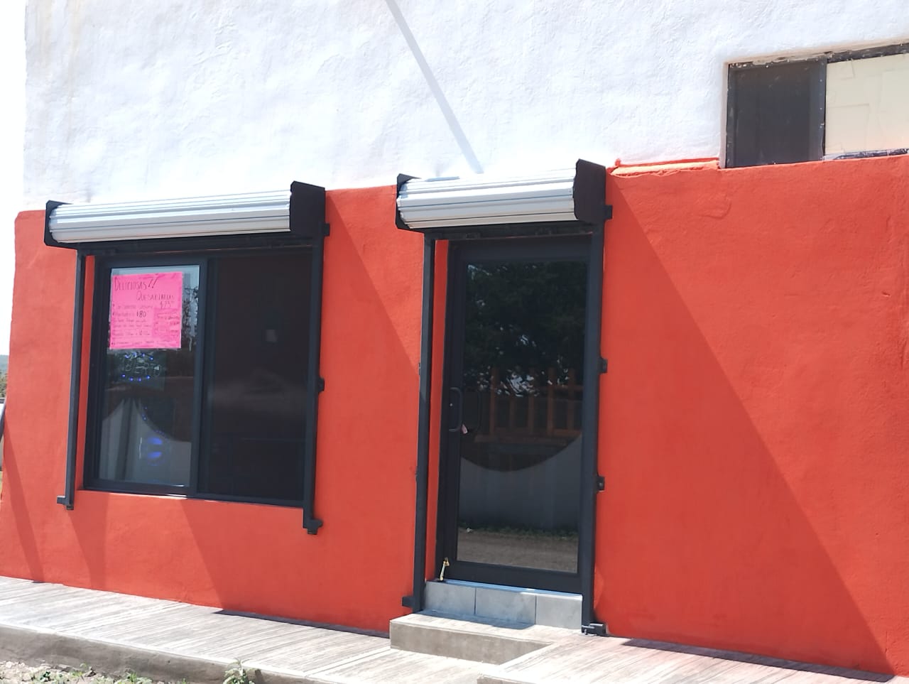 Las flores restaurante image 2