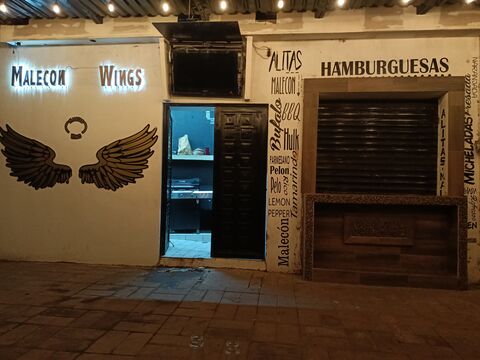 Malecon Wings image 4