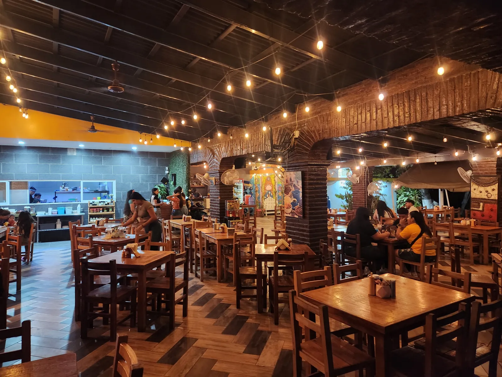 Parra's Bistro image 1