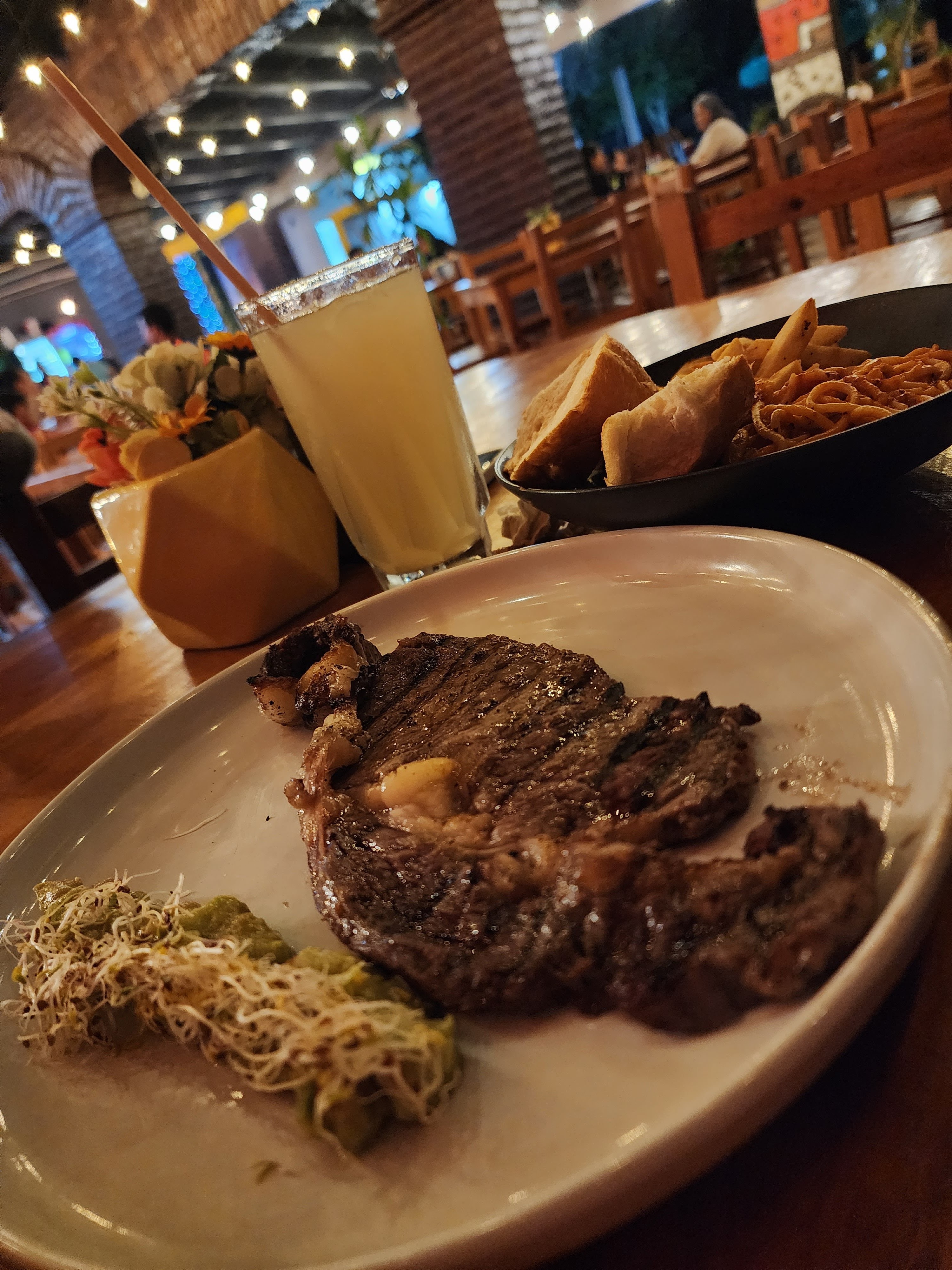 Parra's Bistro image 6