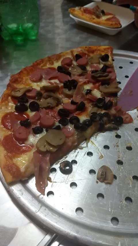 Benito's pizza image 3