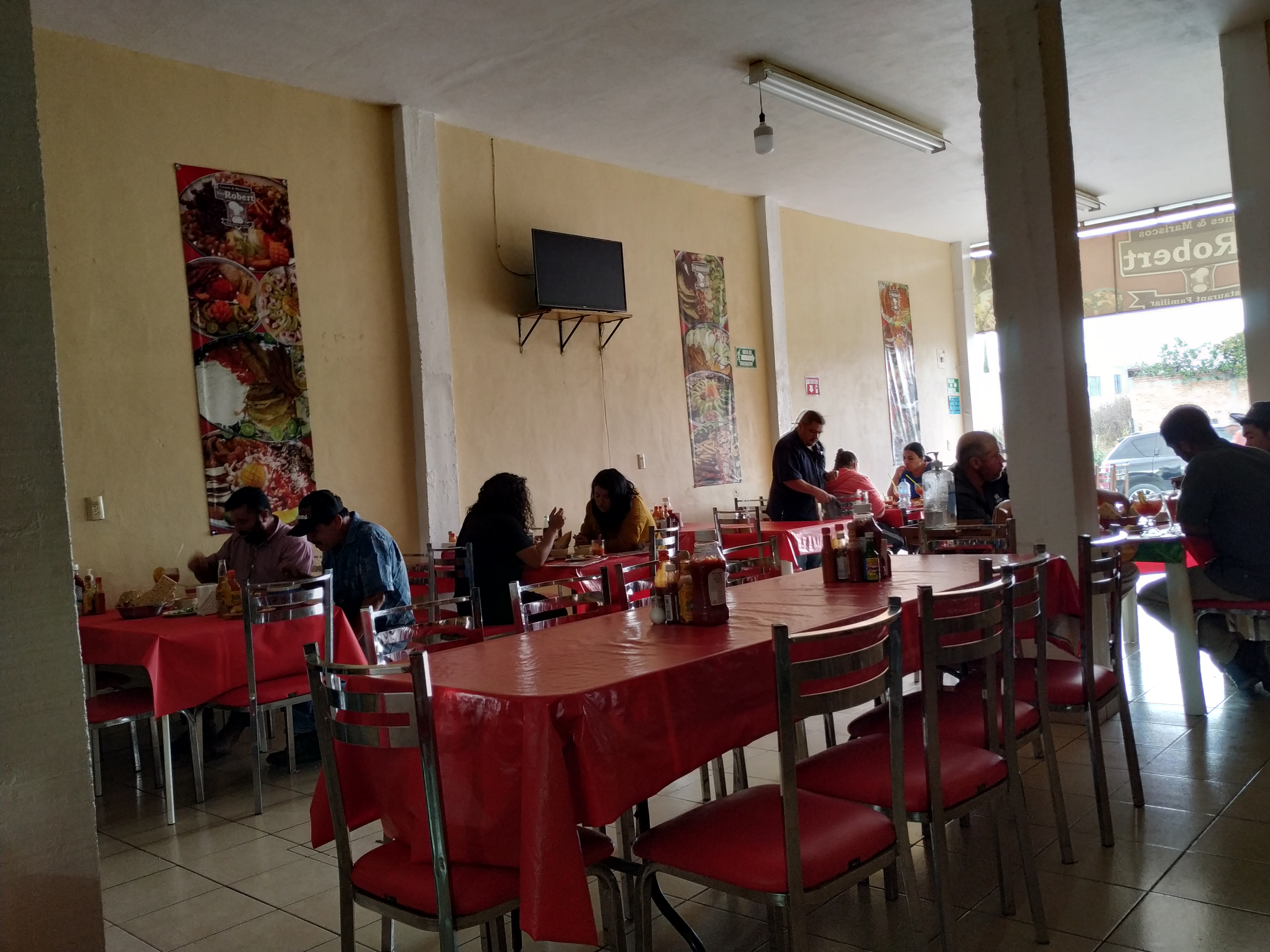 Carnes y Mariscos “Don Robert” image 1