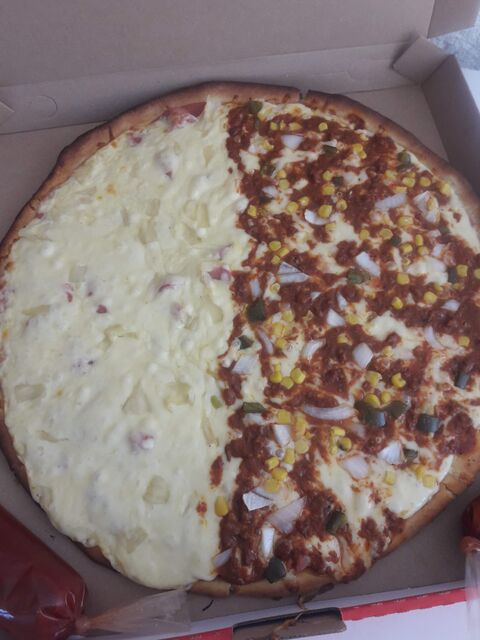 Ricos Pizza image 3
