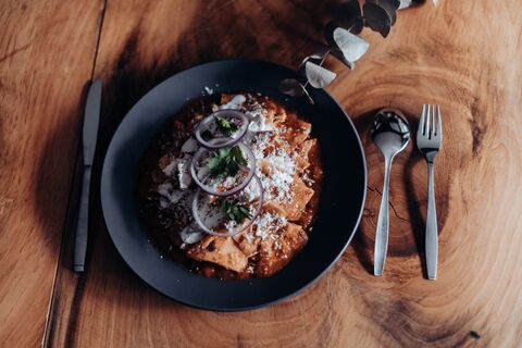 Por unos Chilaquiles image 5