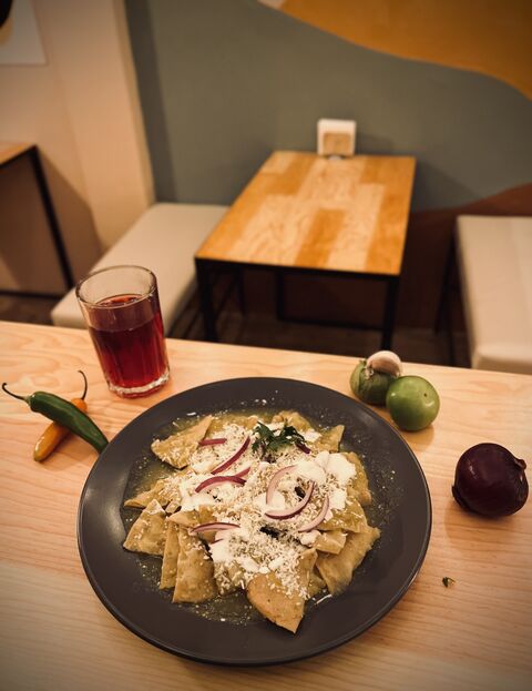 Por unos Chilaquiles image 7