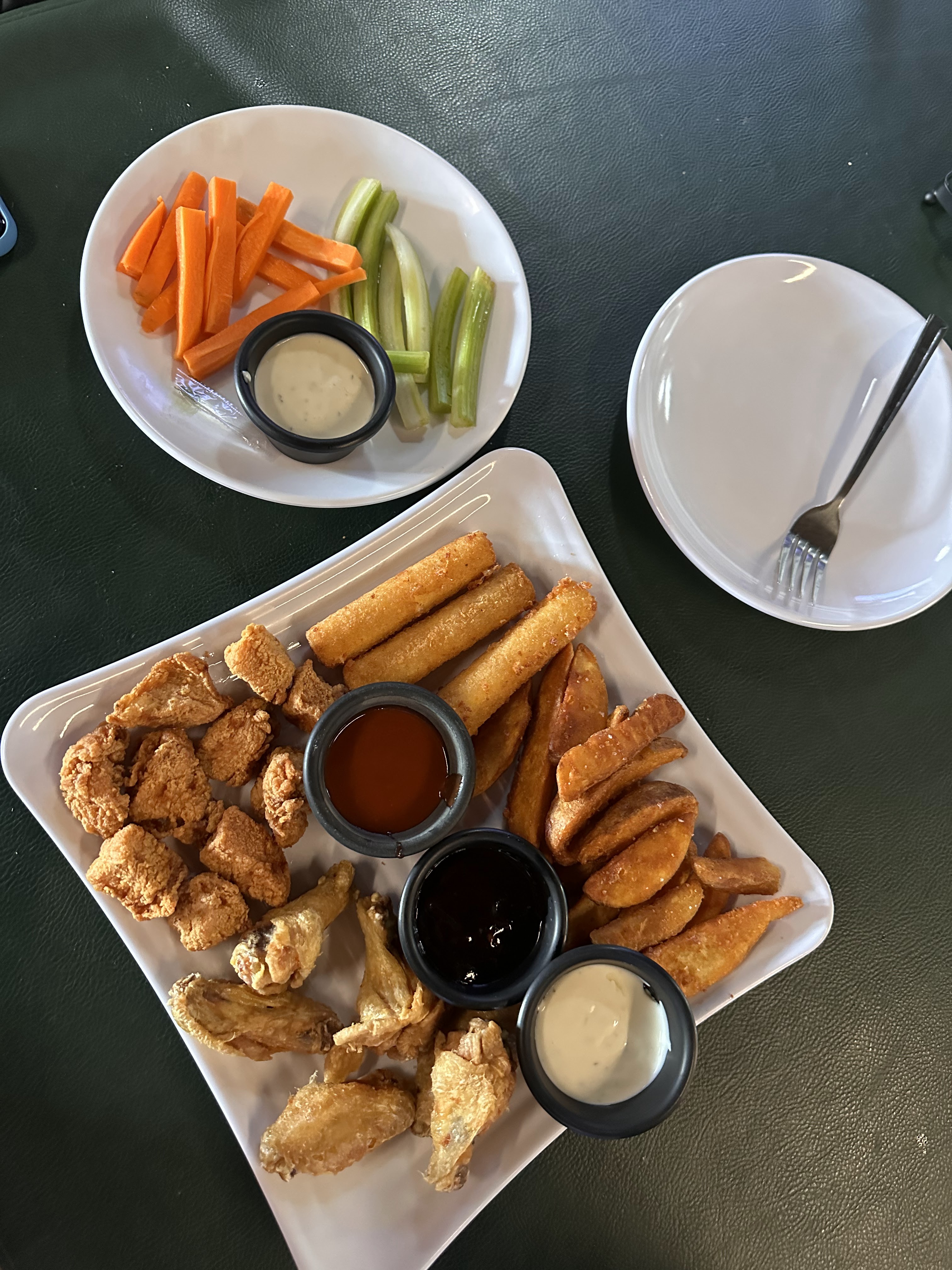 Wing's Park Restaurant & Sport Bar image 2