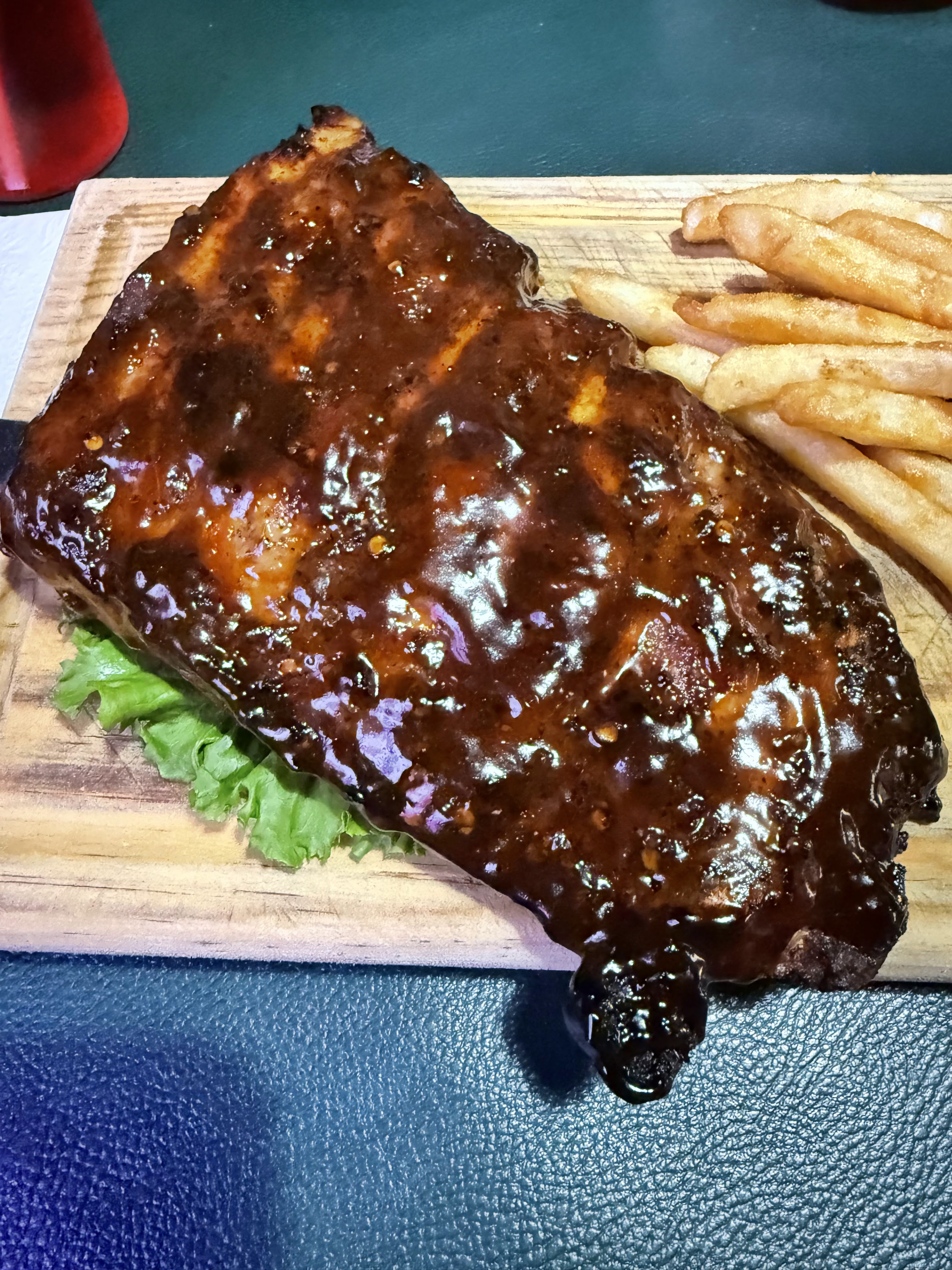 Wing's Park Restaurant & Sport Bar image 4