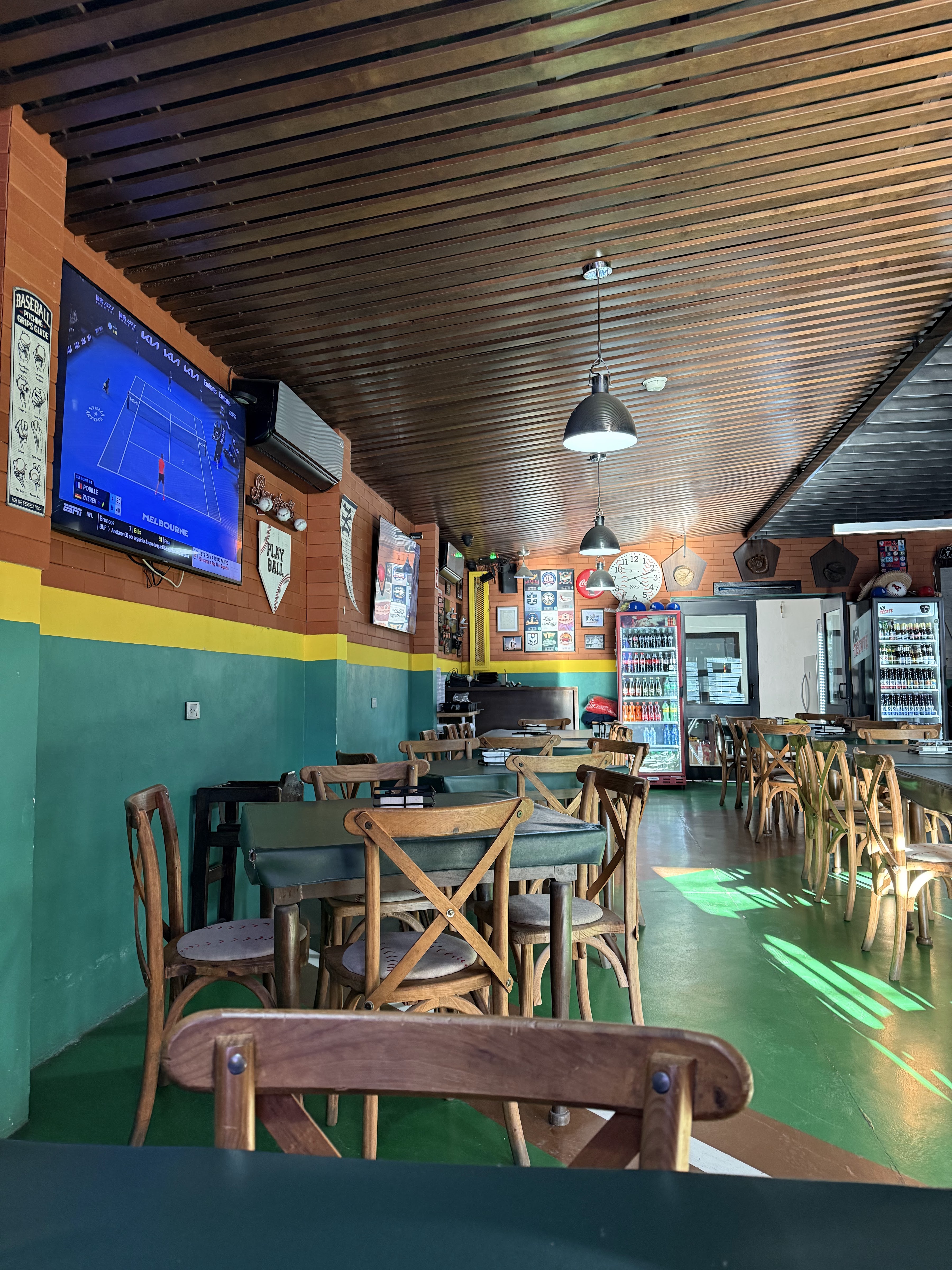 Wing's Park Restaurant & Sport Bar image 7