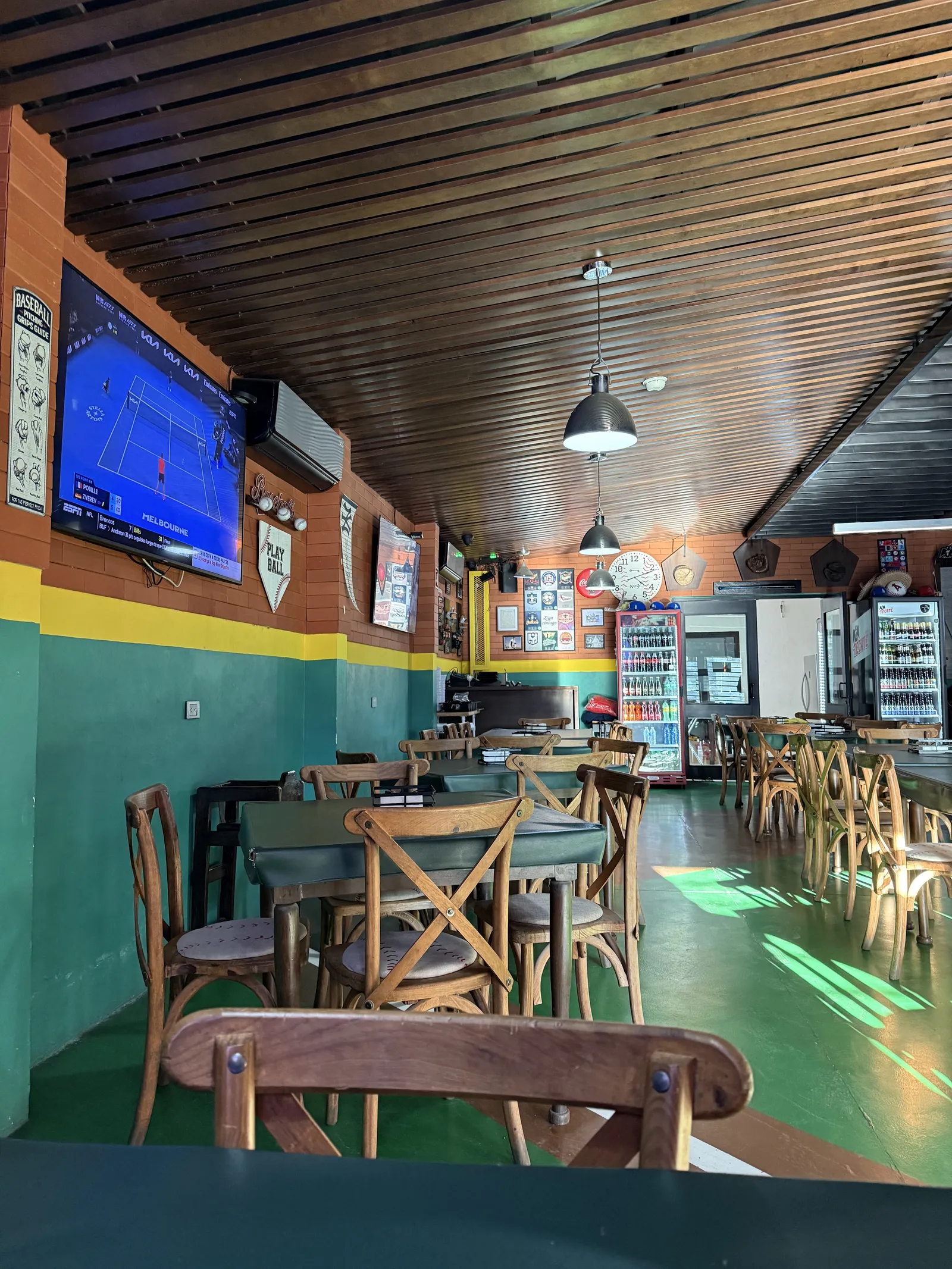 Wing's Park Restaurant & Sport Bar image 7