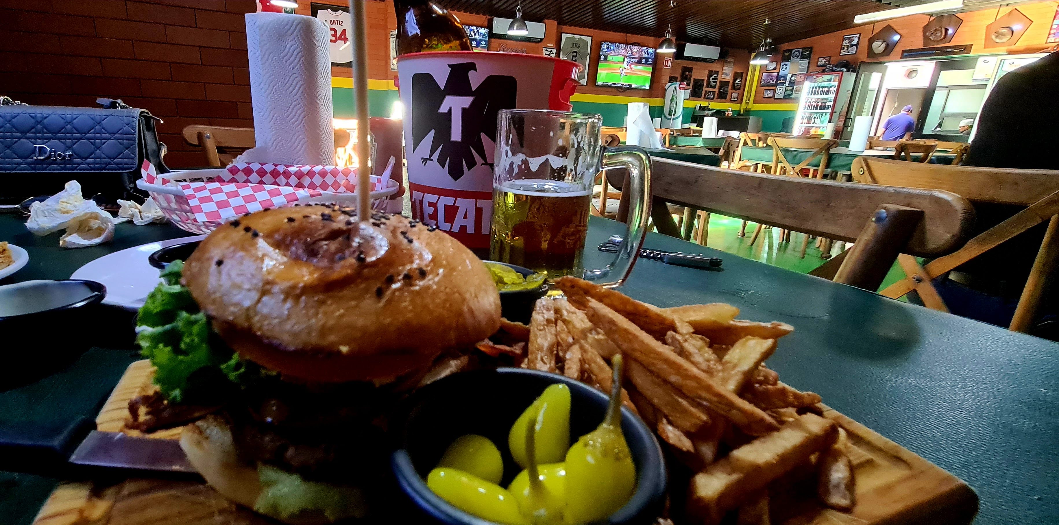 Wing's Park Restaurant & Sport Bar image 8