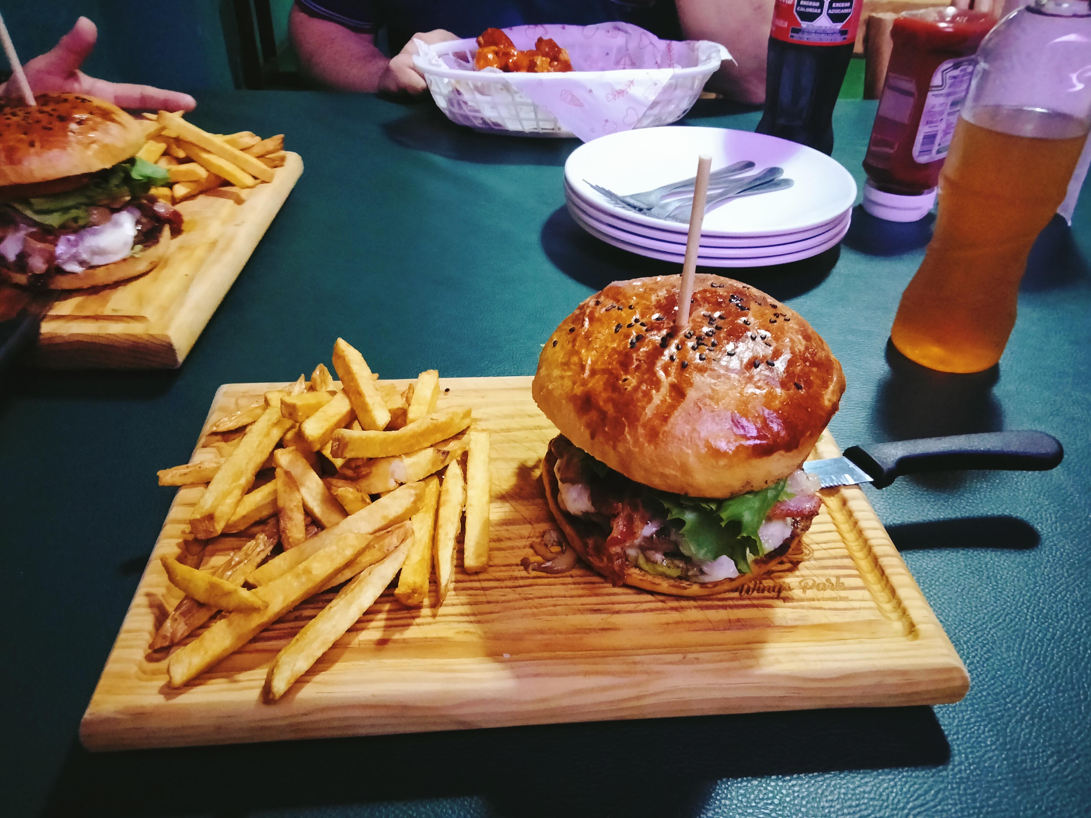 Wing's Park Restaurant & Sport Bar image 9