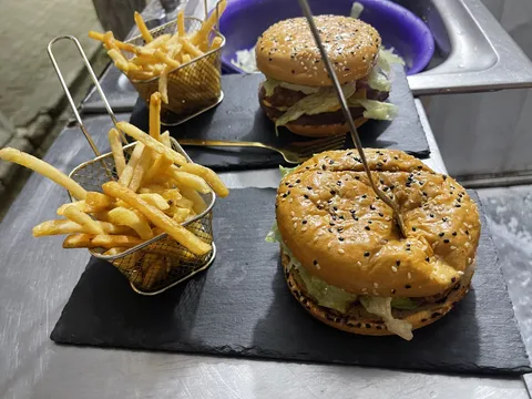 Praga’S Hamburguesas image 3