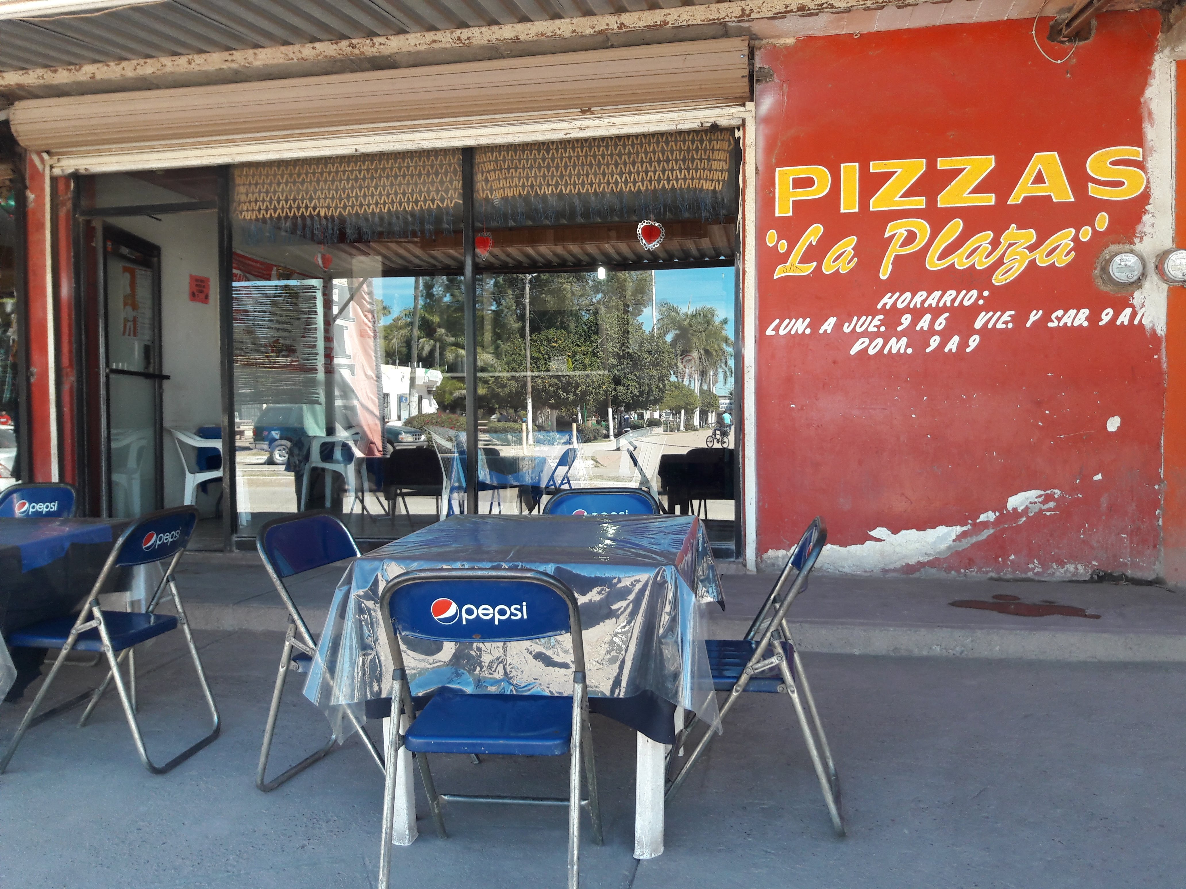 Pizzas La Plaza En Bacum image 1