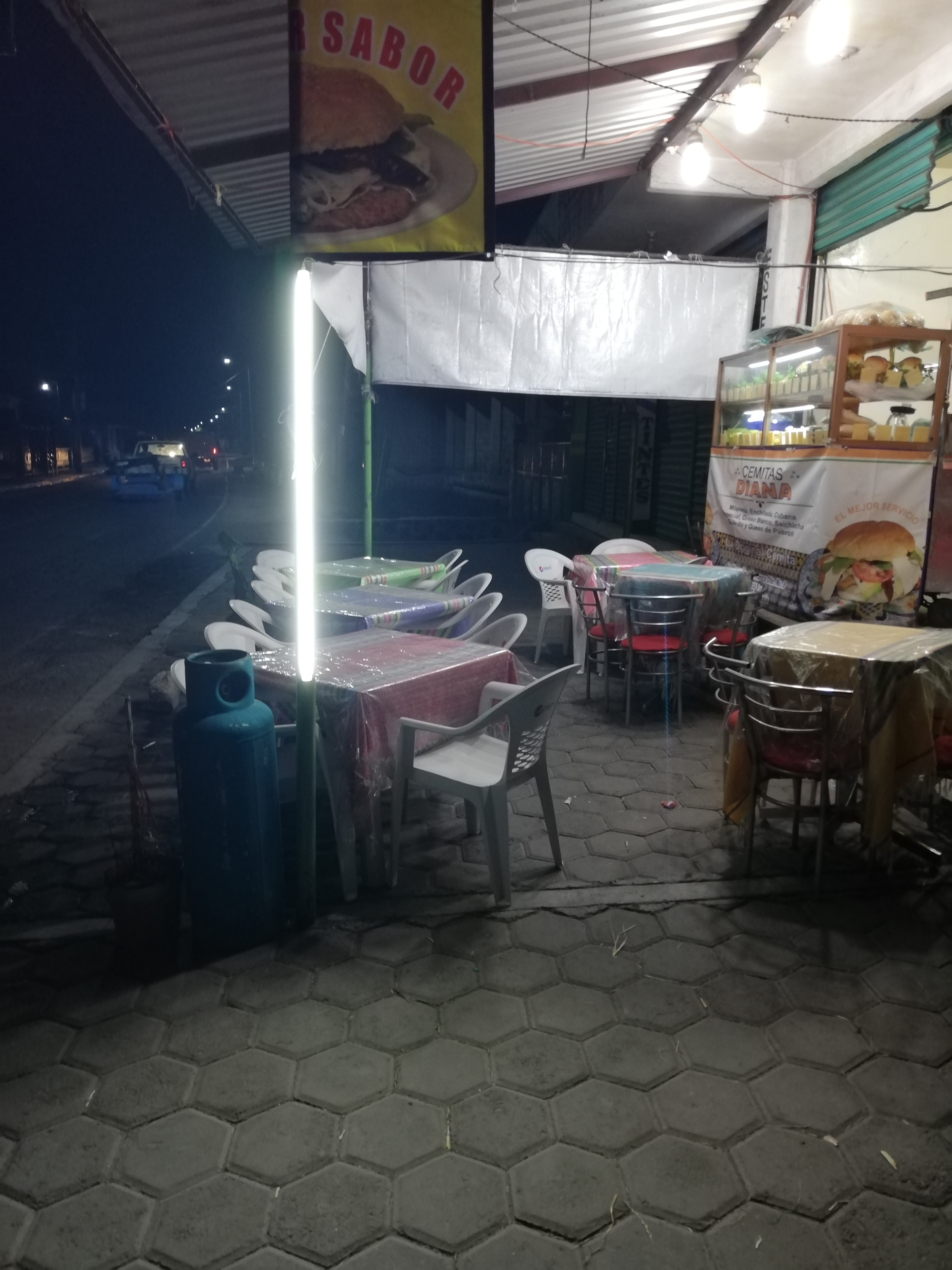 Cemitas Diana image 5