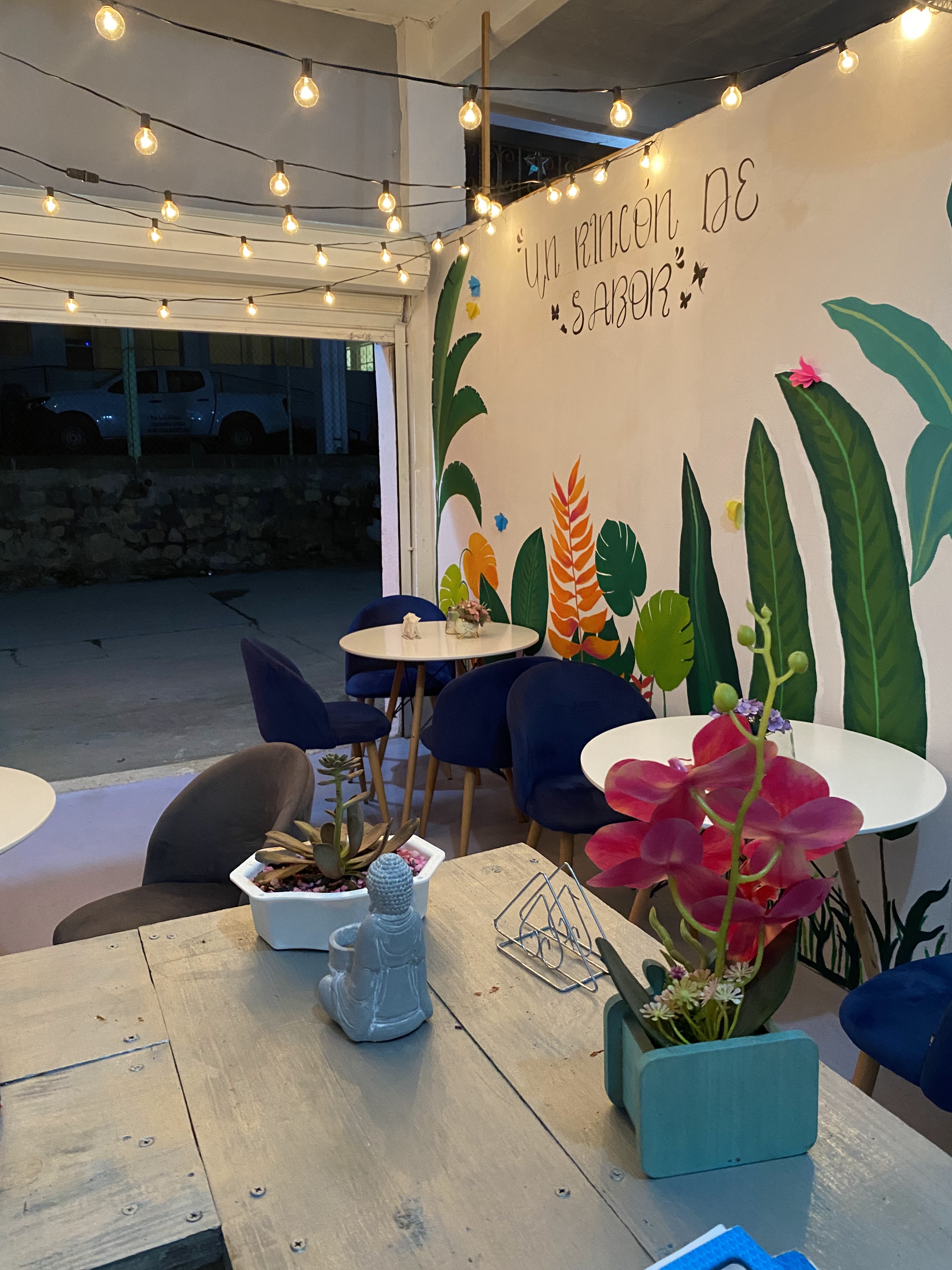 Buffet Victoria image 1