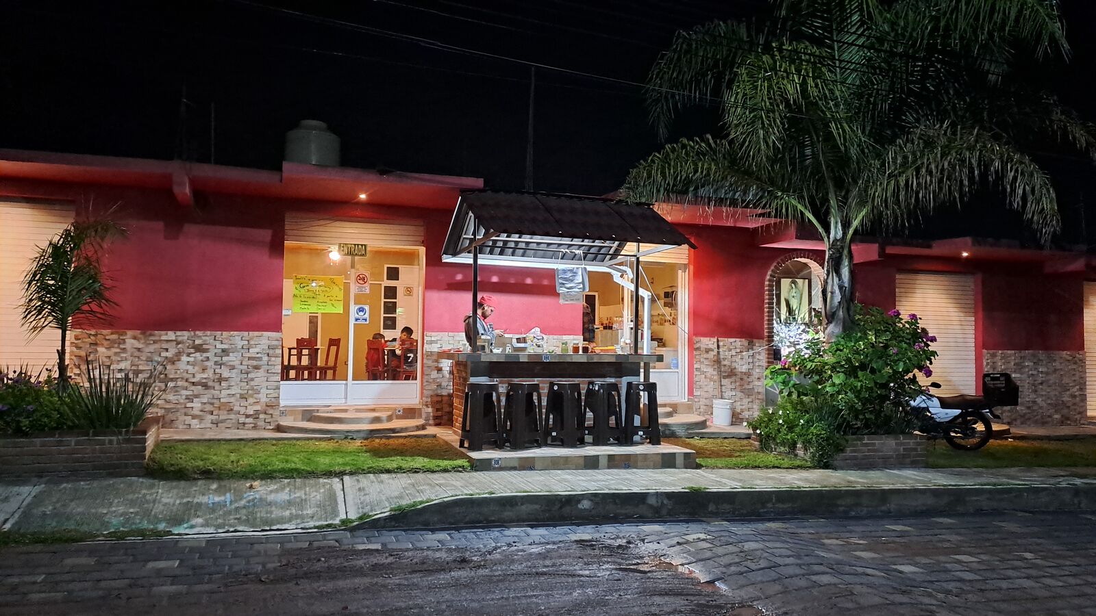 Santi's Alitas y Costillas image 5