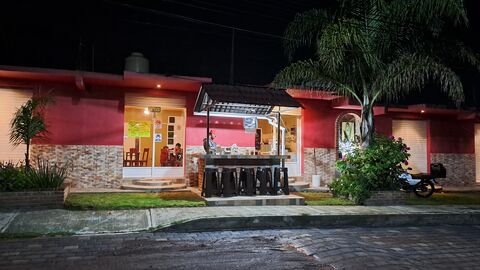 Santi's Alitas y Costillas image 5