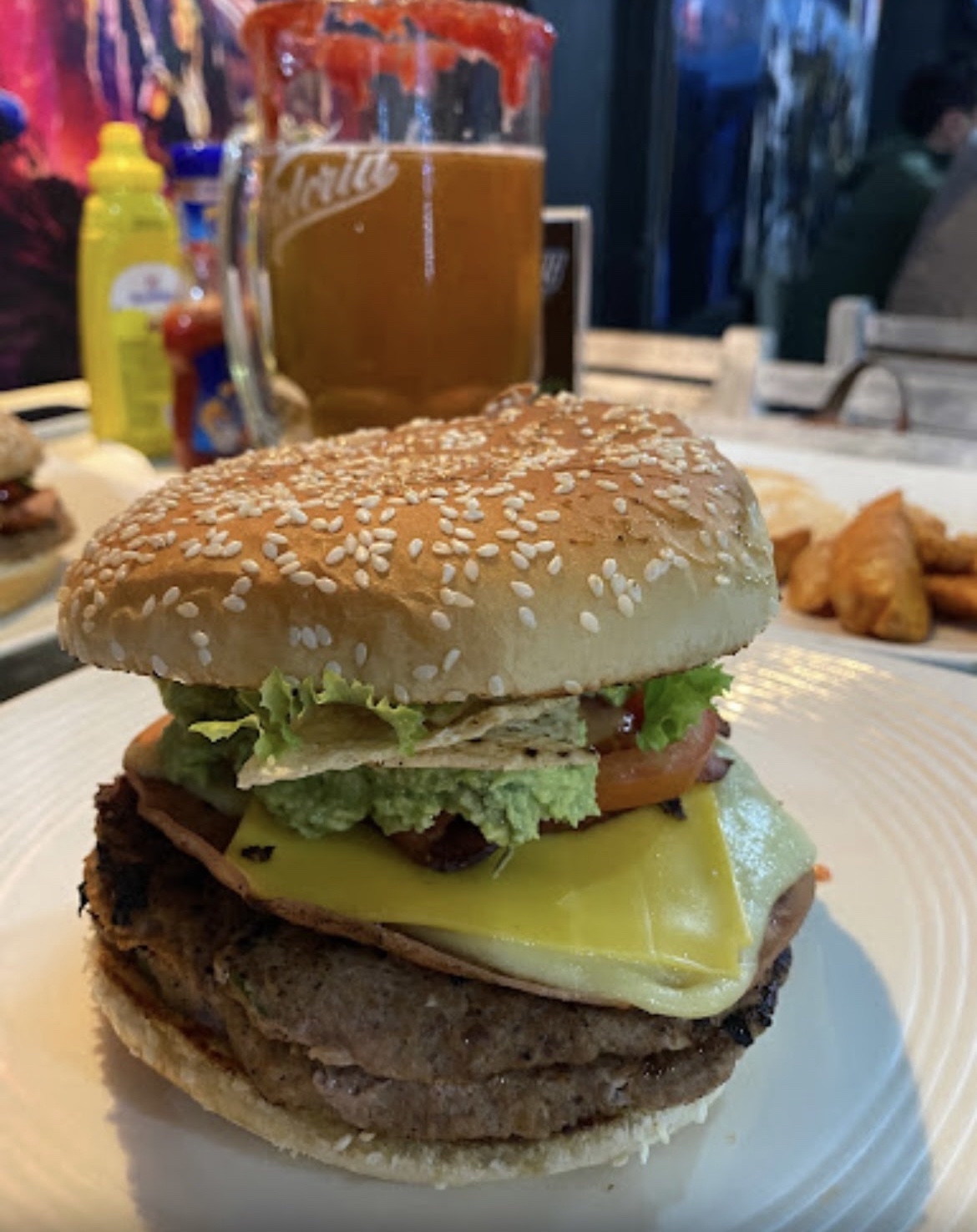 THE HAPPY BURGUER image 1