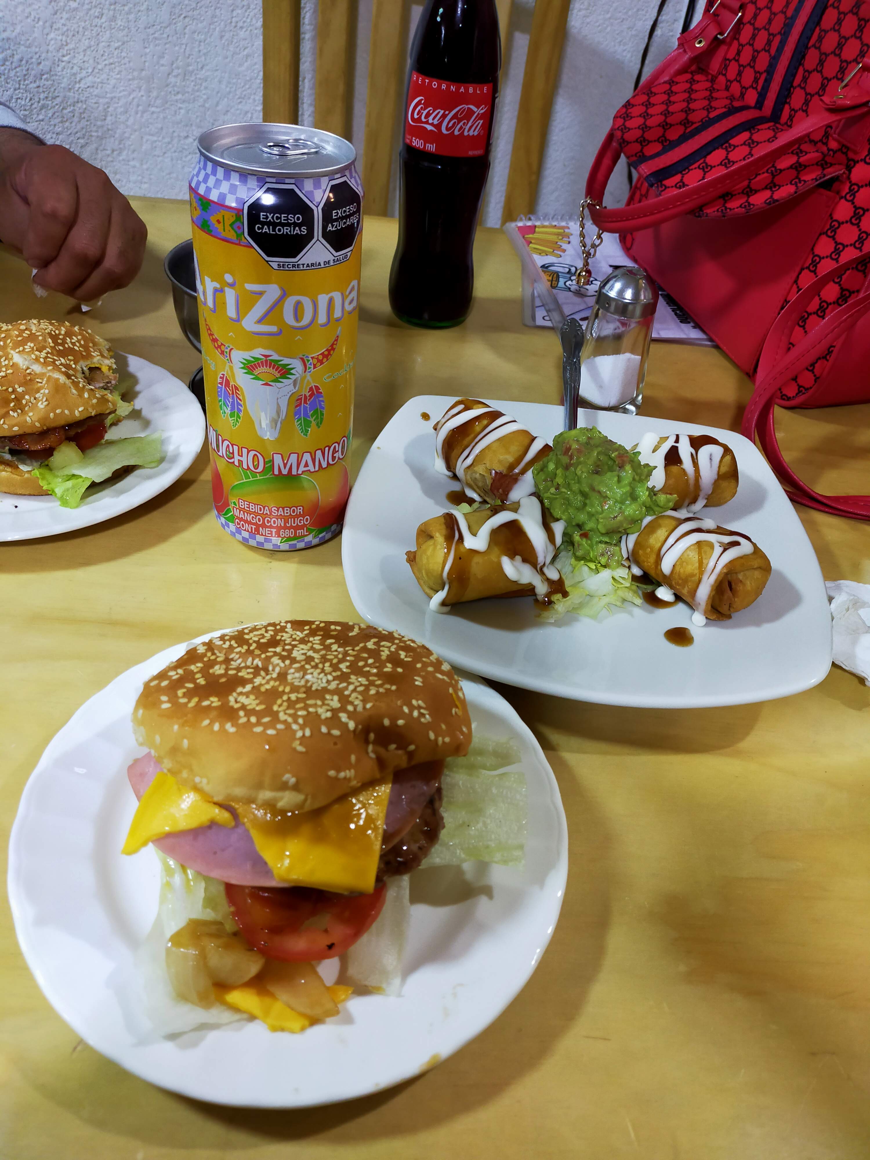 THE HAPPY BURGUER image 3